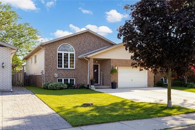 7880 Ascot Cir, Niagara Falls 2
