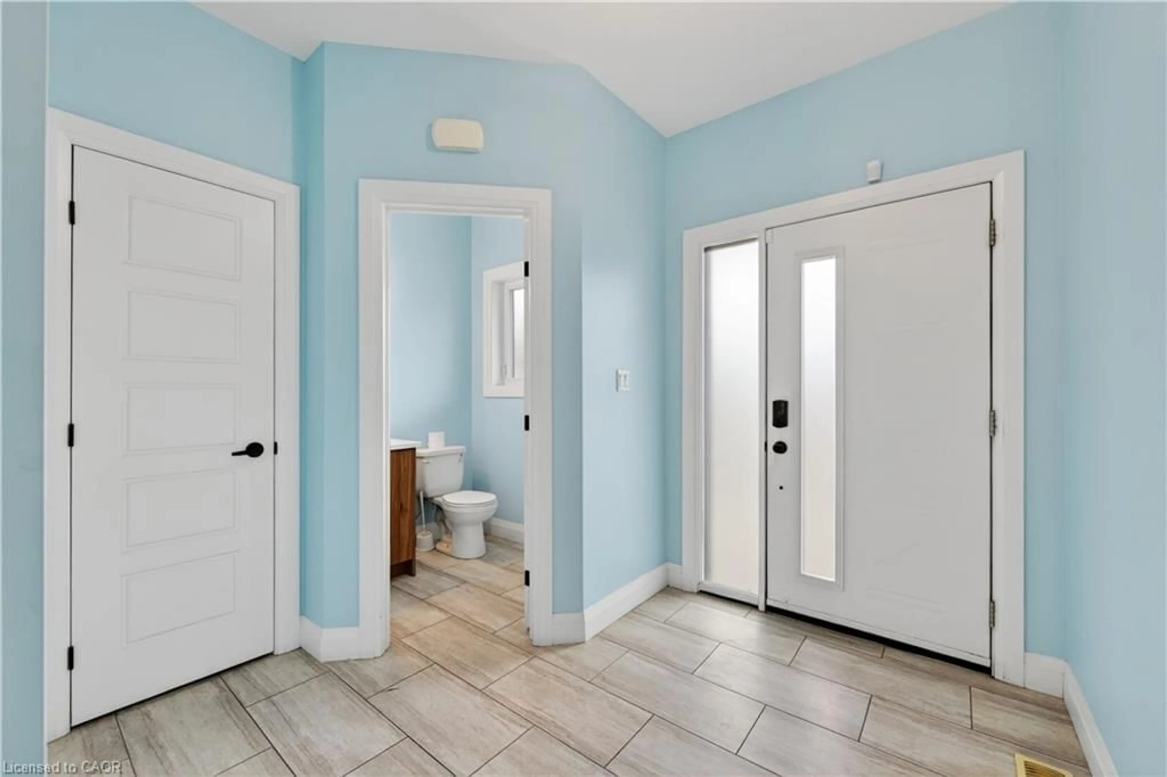 Indoor entryway for 360 Quarter Town Line #101, Tillsonburg Ontario N4G 0H7