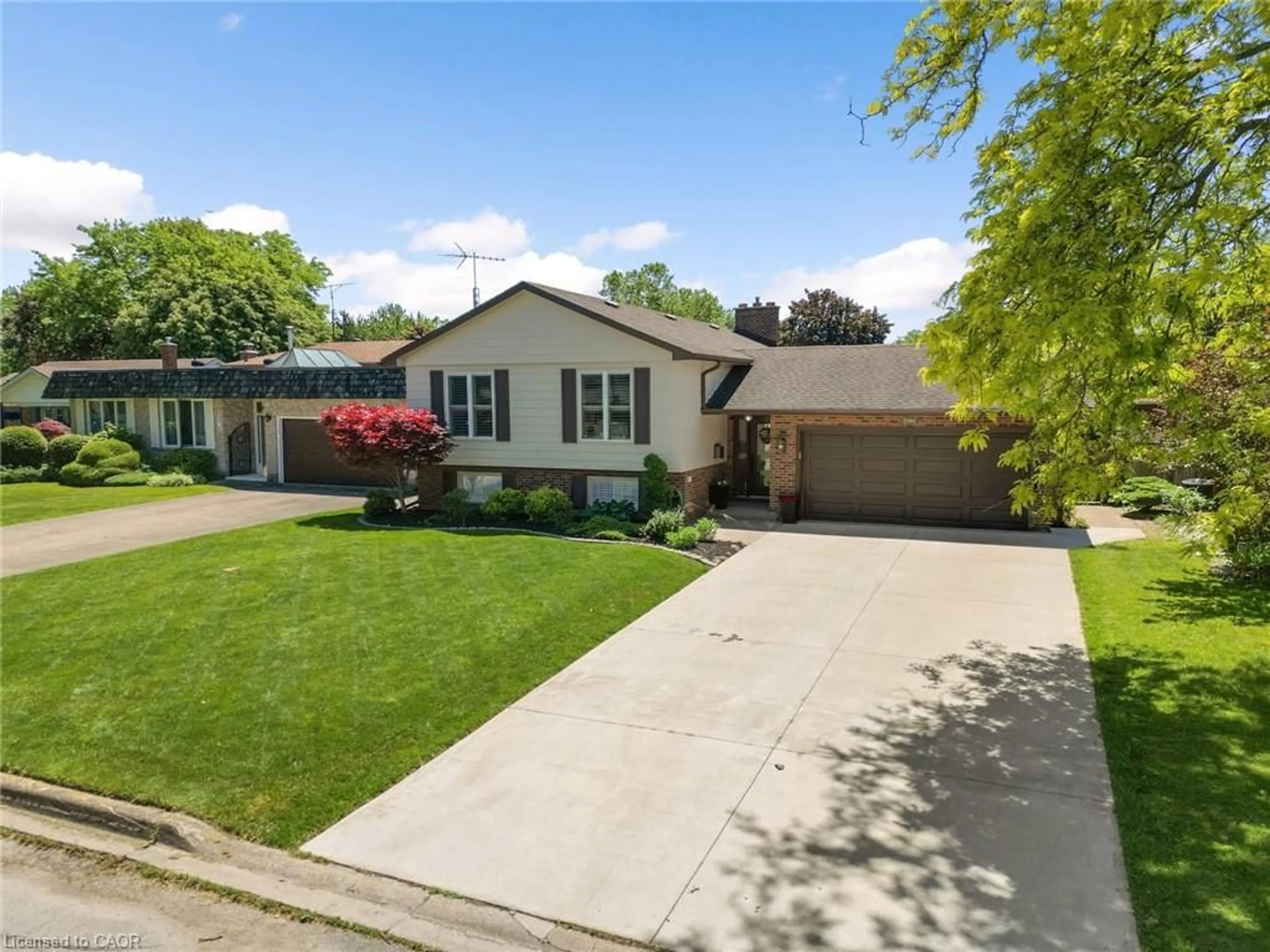 A pic from outside/outdoor area/front of a property/back of a property/a pic from drone, street for 6986 Glengowan Cres, Niagara Falls Ontario L2J 3R8