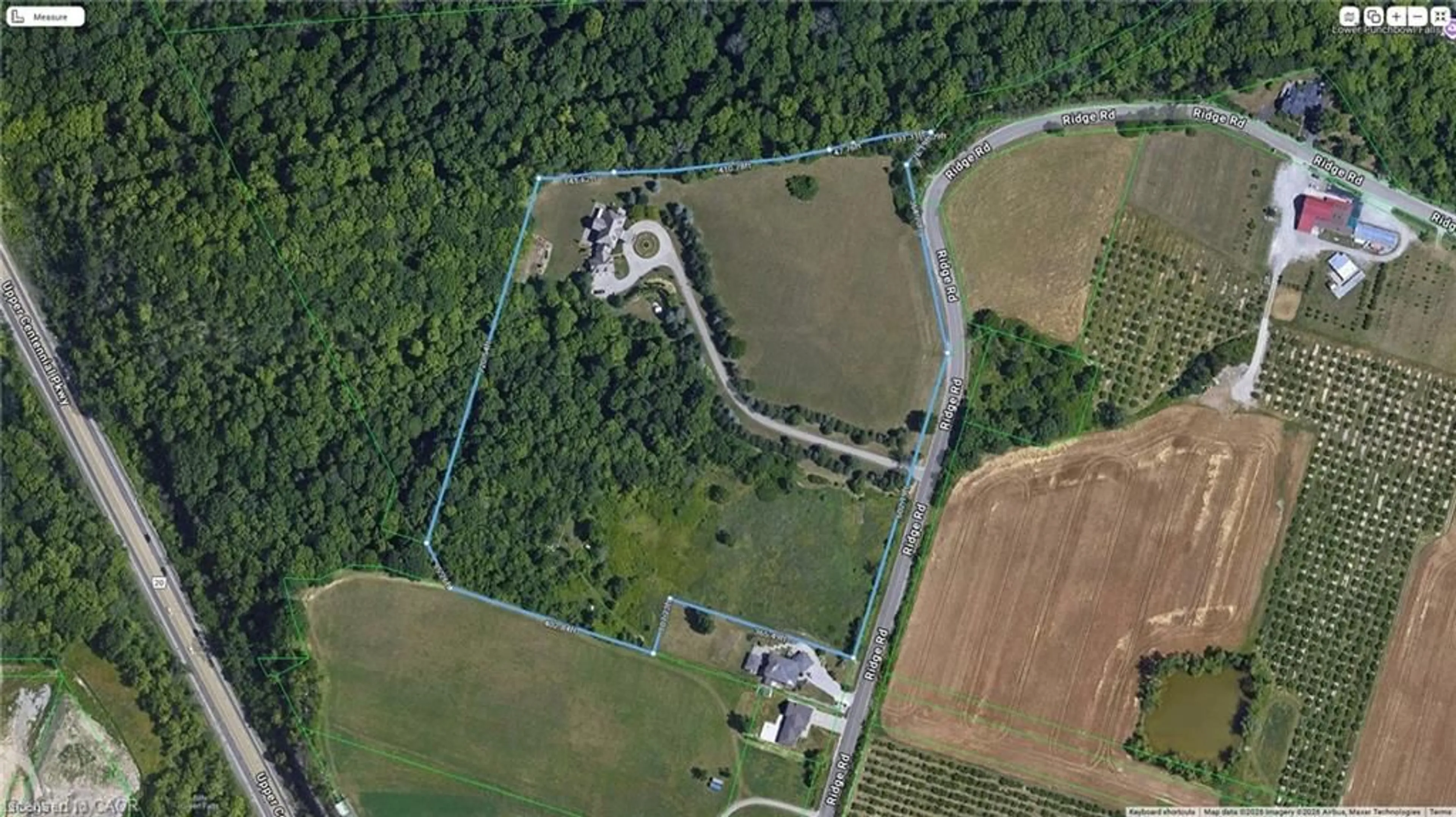 A pic from outside/outdoor area/front of a property/back of a property/a pic from drone, building for 75 Ridge Rd, Stoney Creek Ontario L8J 2V9