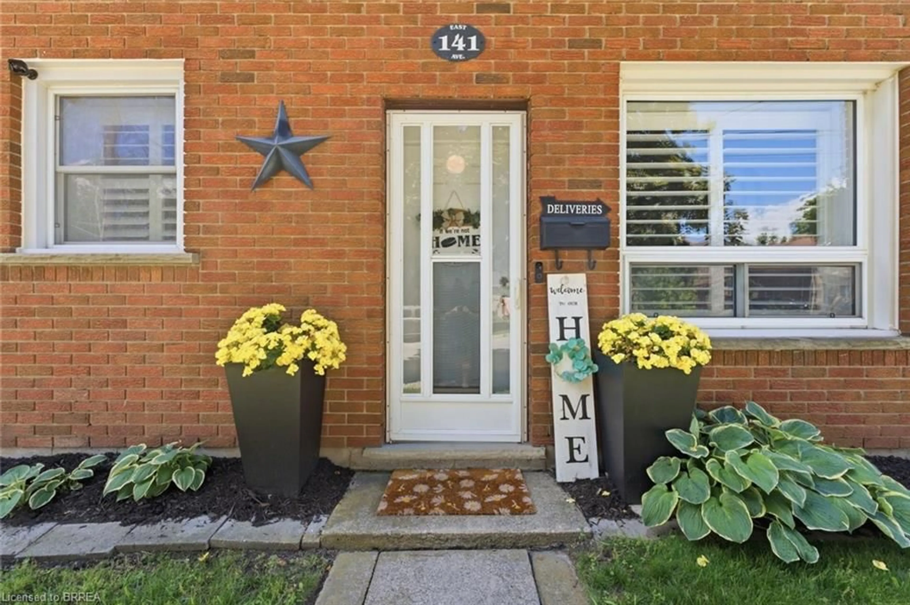 Indoor entryway for 141 East Ave, Brantford Ontario N3S 3M3