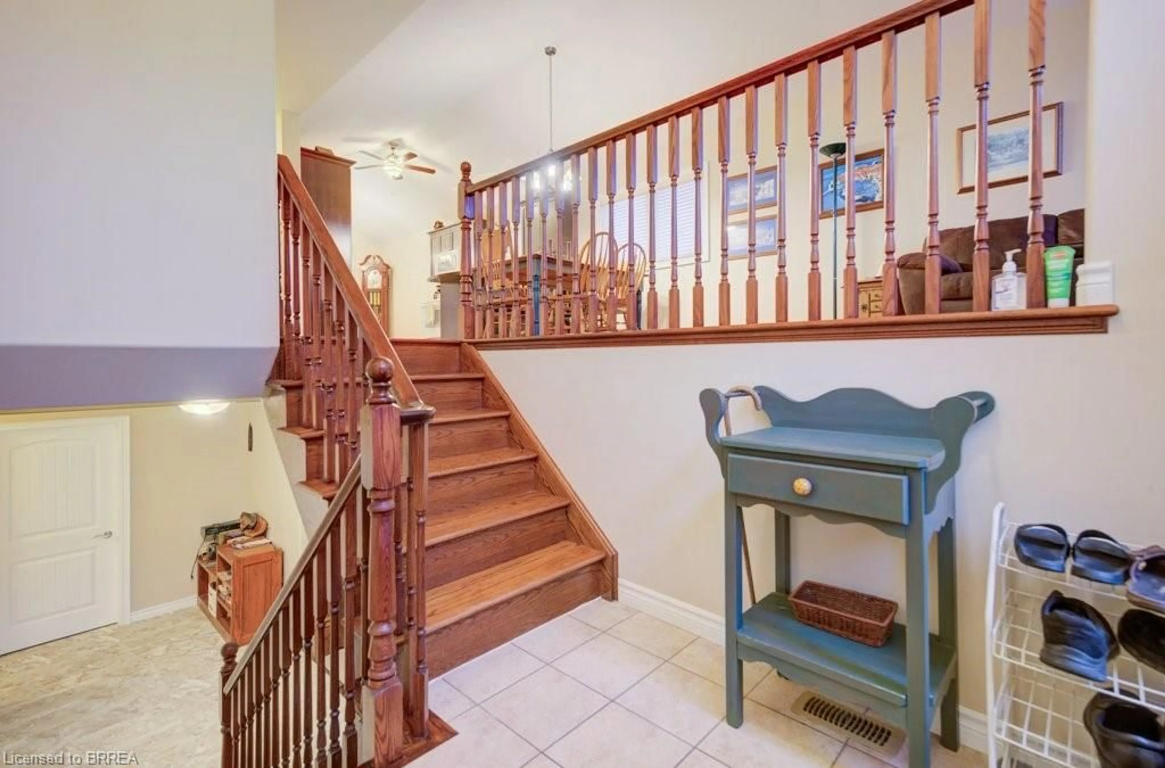 Indoor foyer for 48 Willowdale Cres, Port Dover Ontario N0A 1N5