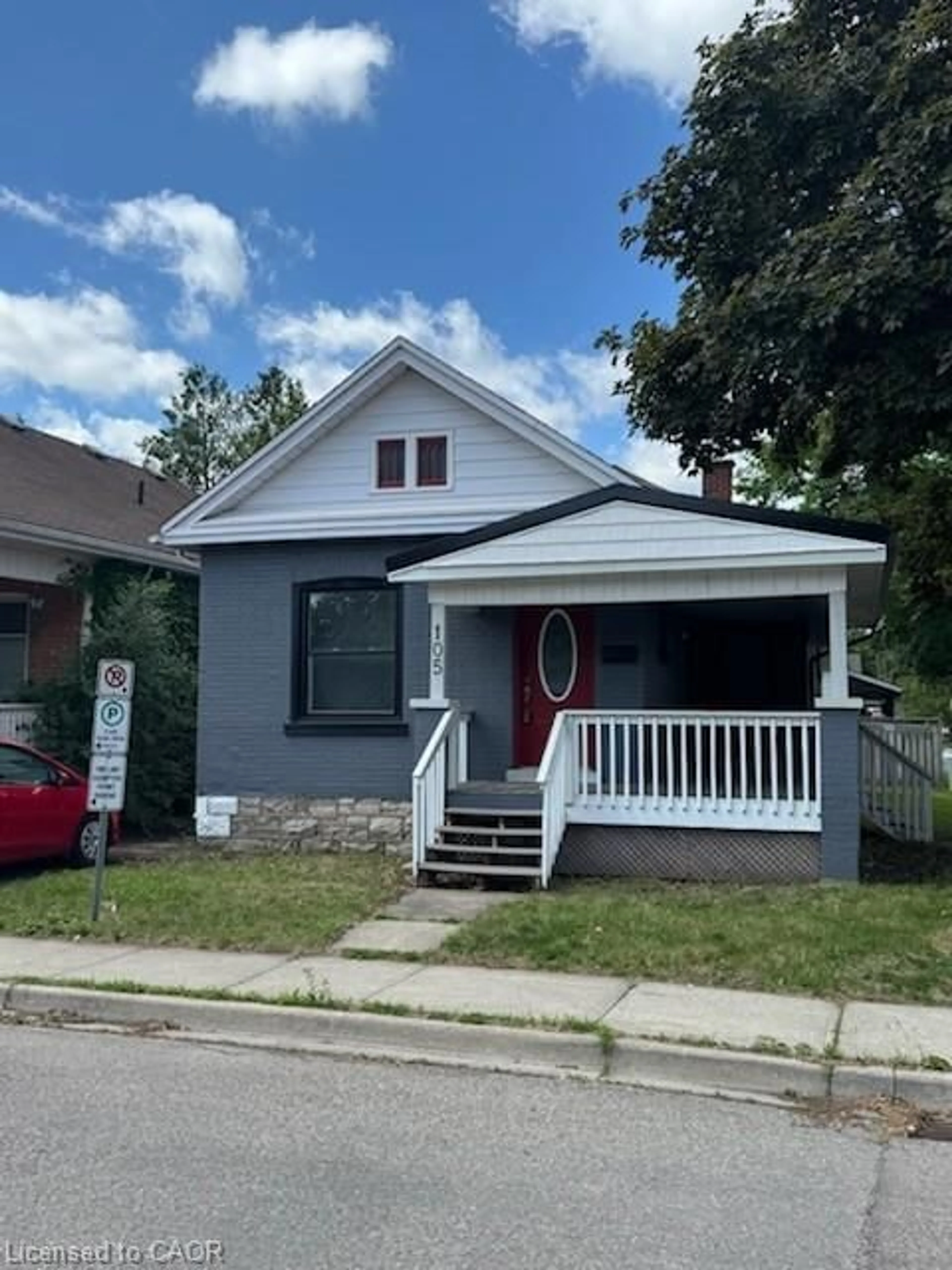 Home with vinyl exterior material, street for 105 Catharine Ave, Brantford Ontario N3T 1Y1