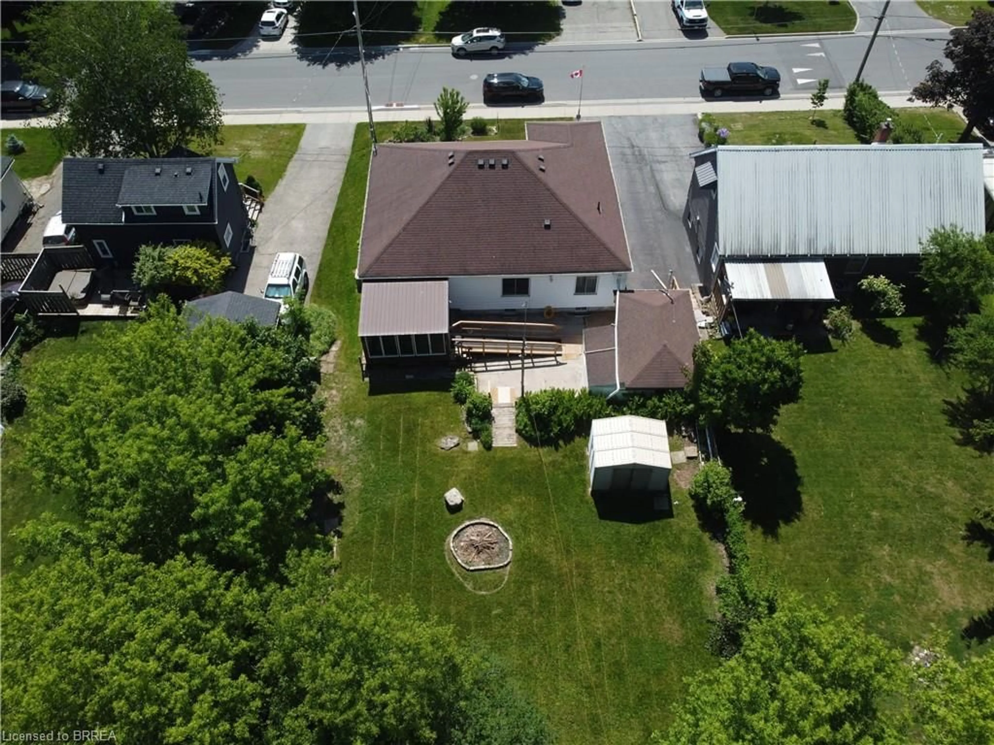 A pic from outside/outdoor area/front of a property/back of a property/a pic from drone, street for 43 Cobblehill Rd, Halton Hills Ontario L7G 1P1