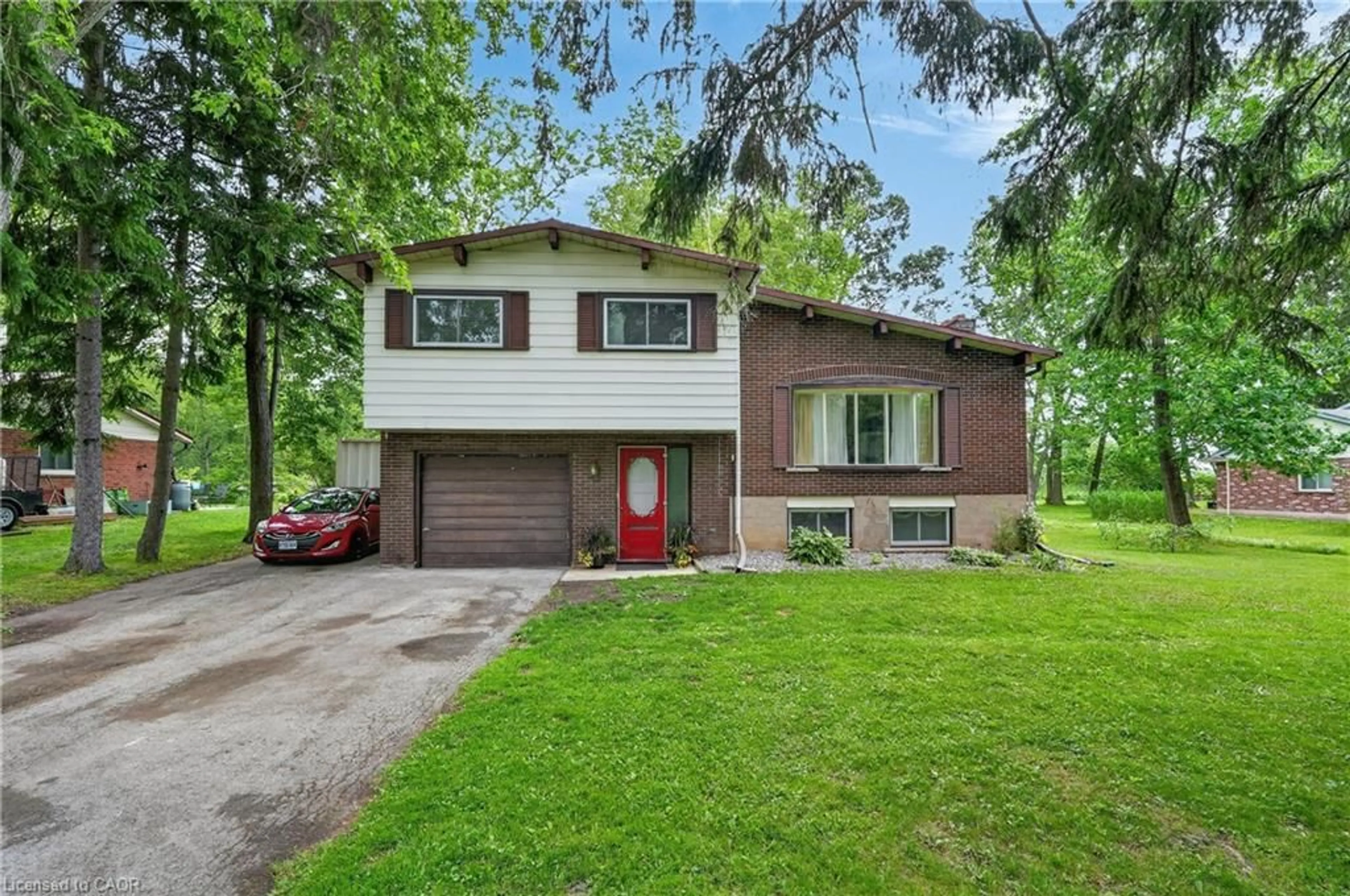 Home with vinyl exterior material, street for 124 Mumby Rd, Dunnville Ontario N1A 2W5
