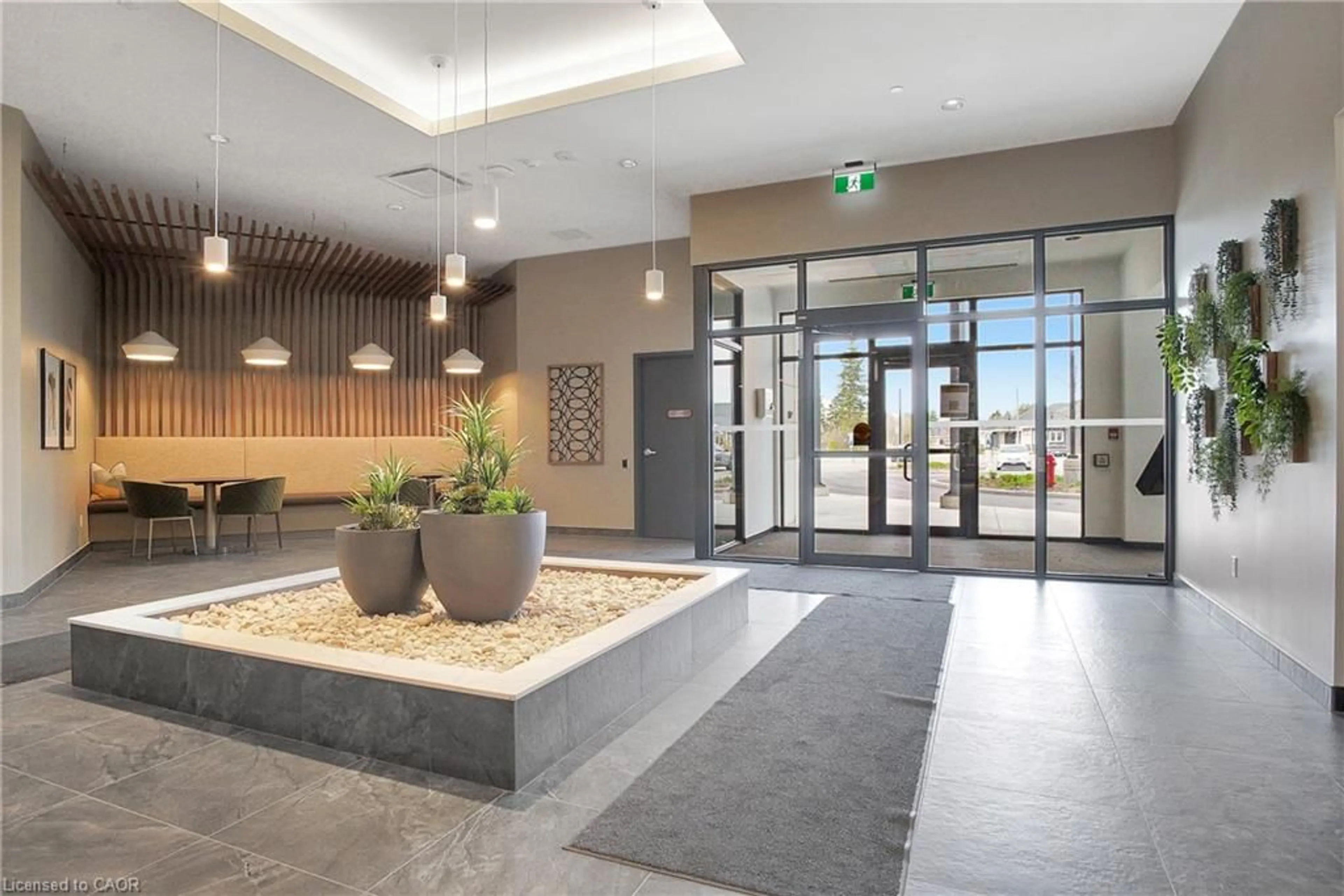Indoor foyer for 525 New Dundee Rd #222, Kitchener Ontario N2P 0K8