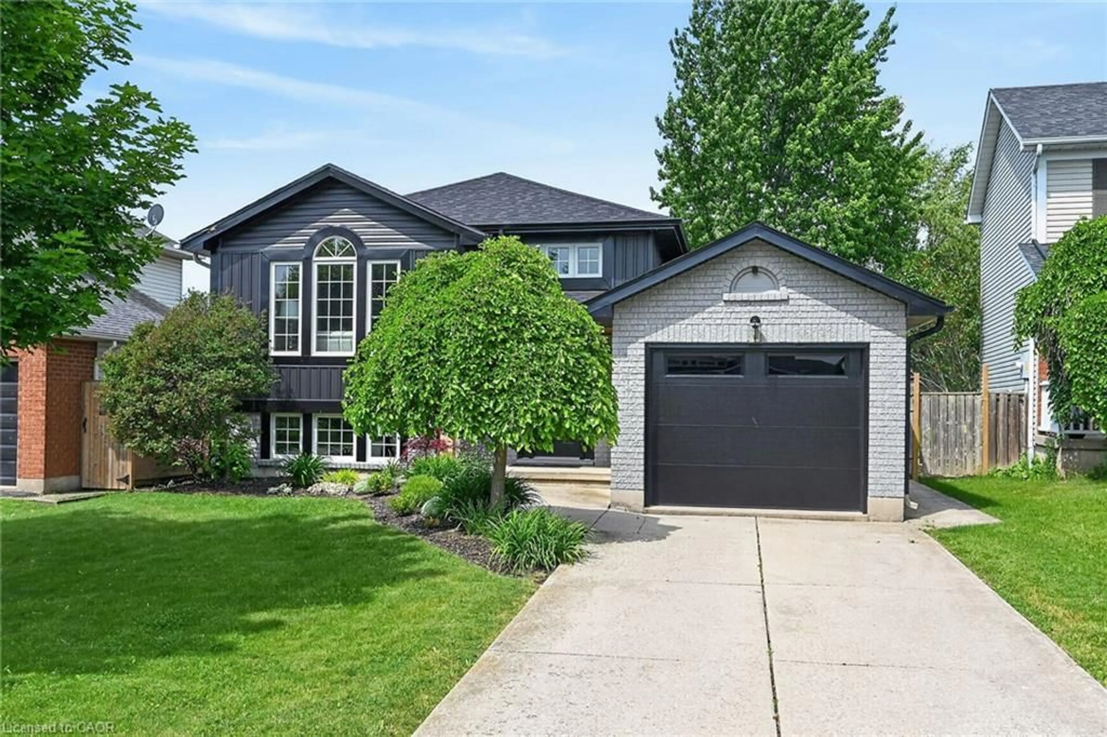 Home with brick exterior material, street for 11 Stuart St, Caledonia Ontario N3W 2L3