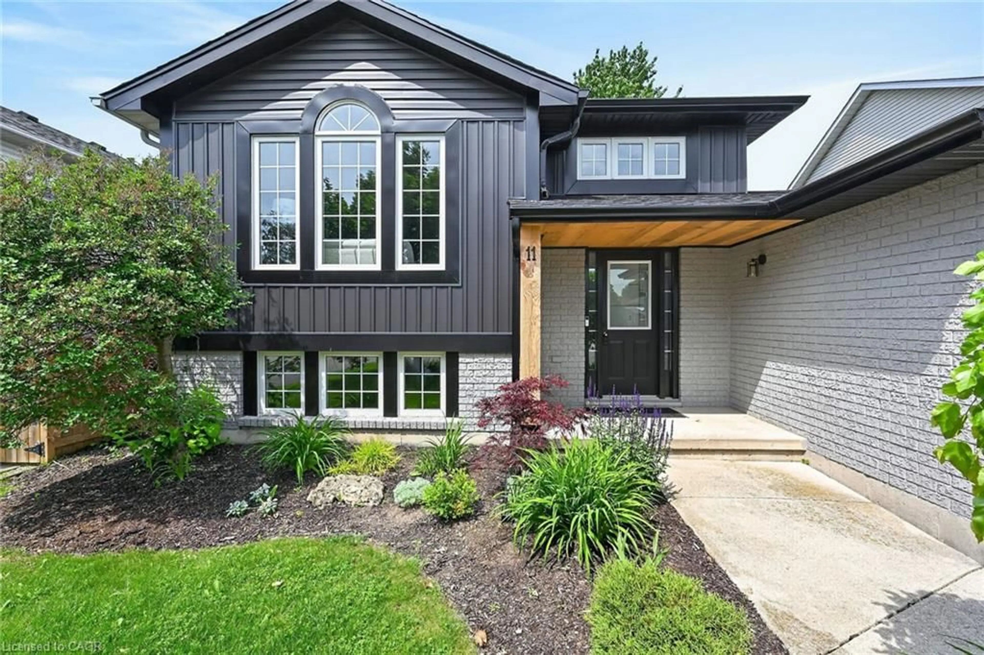 Home with brick exterior material, street for 11 Stuart St, Caledonia Ontario N3W 2L3