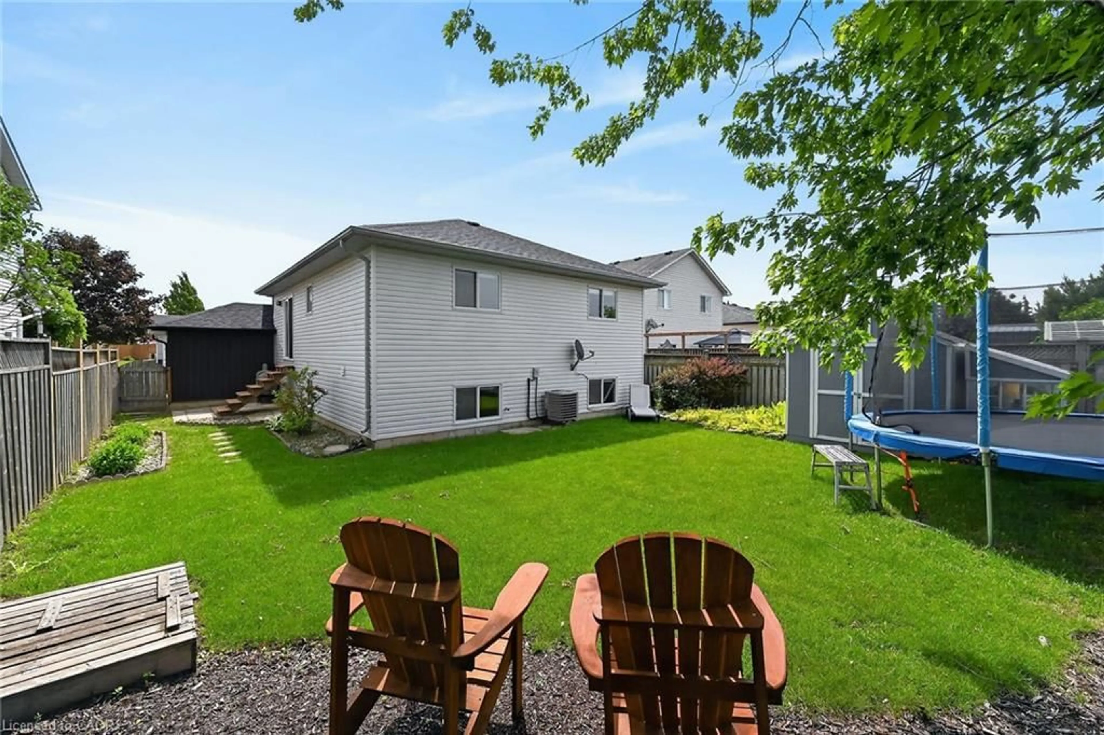 Patio, street for 11 Stuart St, Caledonia Ontario N3W 2L3
