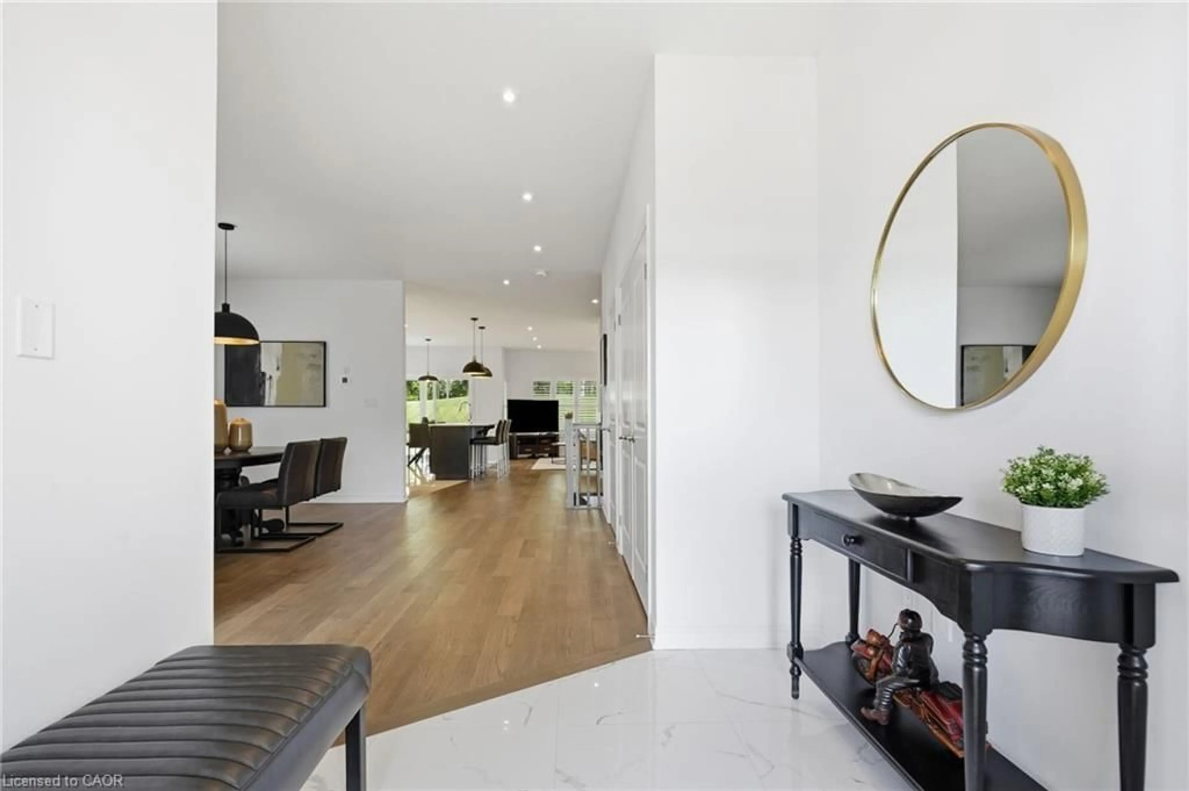 Indoor foyer for 115 Daugaard Ave, Paris Ontario N3L 0L6