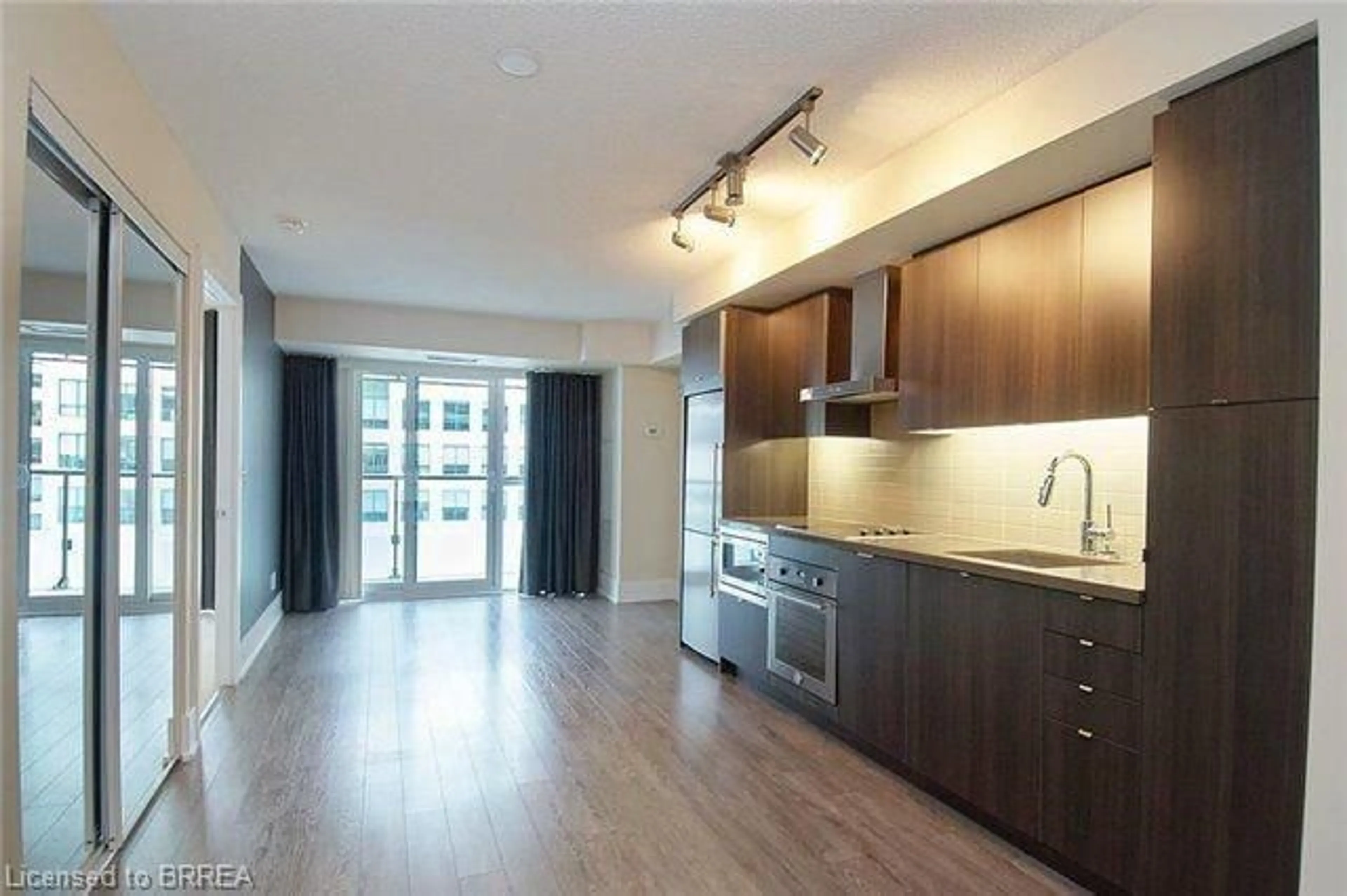 Open concept kitchen, wood/laminate floor for 300 Front St #601, Toronto Ontario M5V 0E9