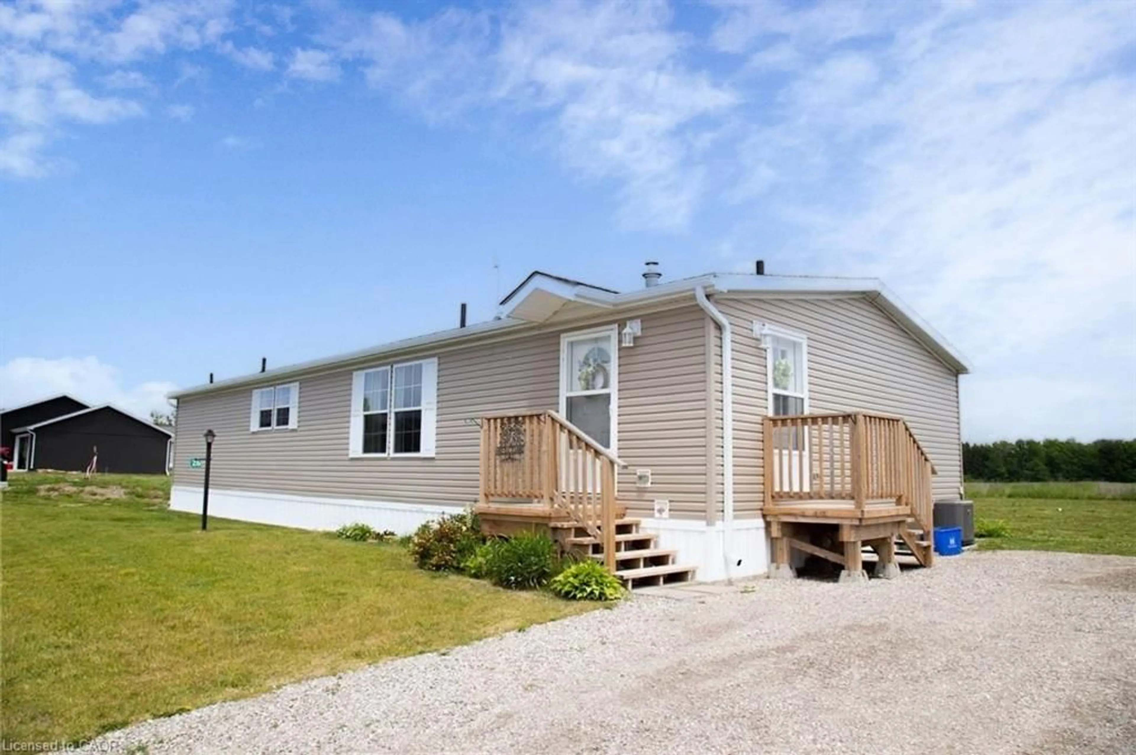 Home with vinyl exterior material, unknown for 26 Hickory Hollow, Nanticoke Ontario N0A 1L0