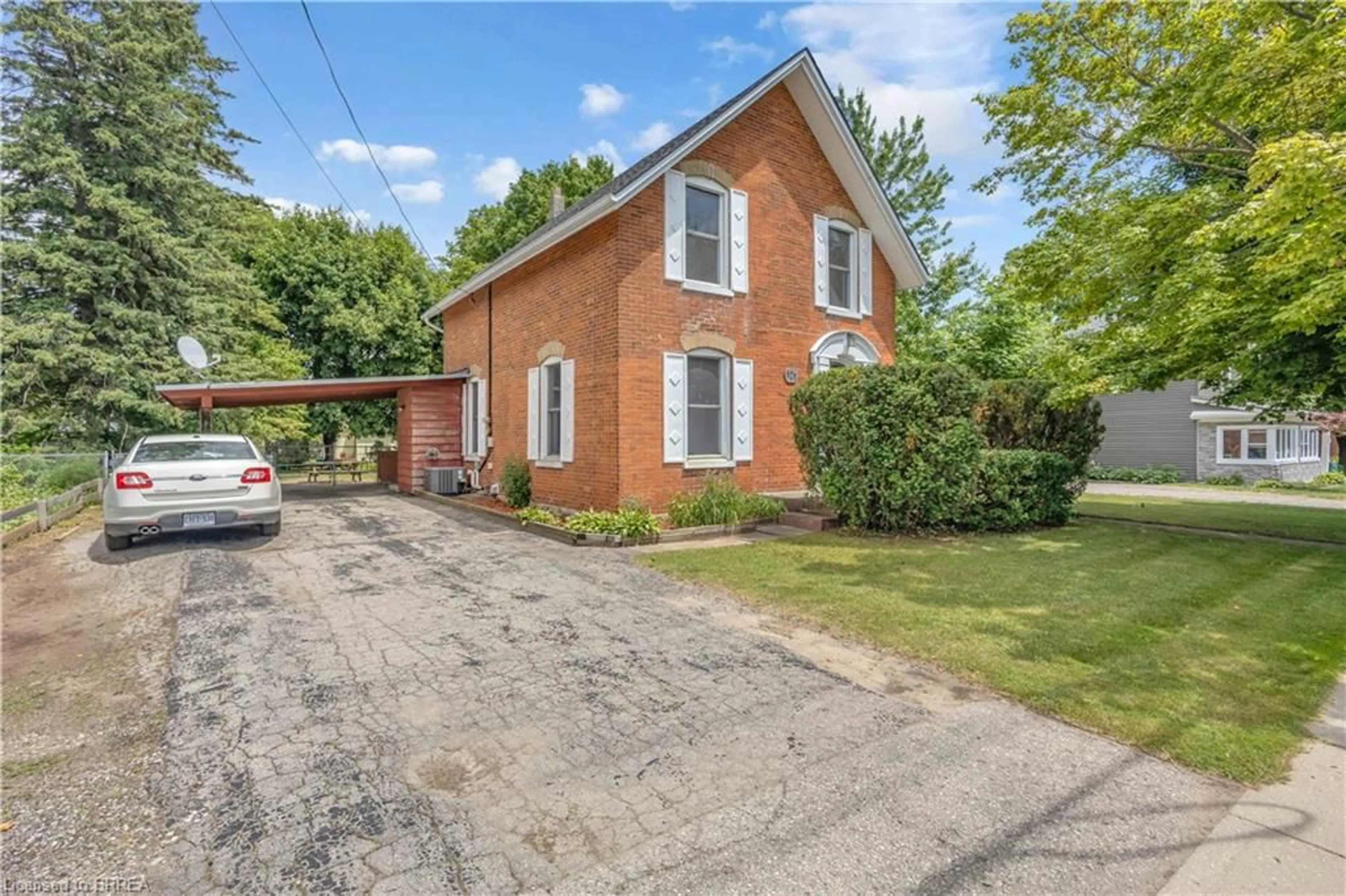Home with brick exterior material, street for 121 Main St, Waterford Ontario N0E 1Y0