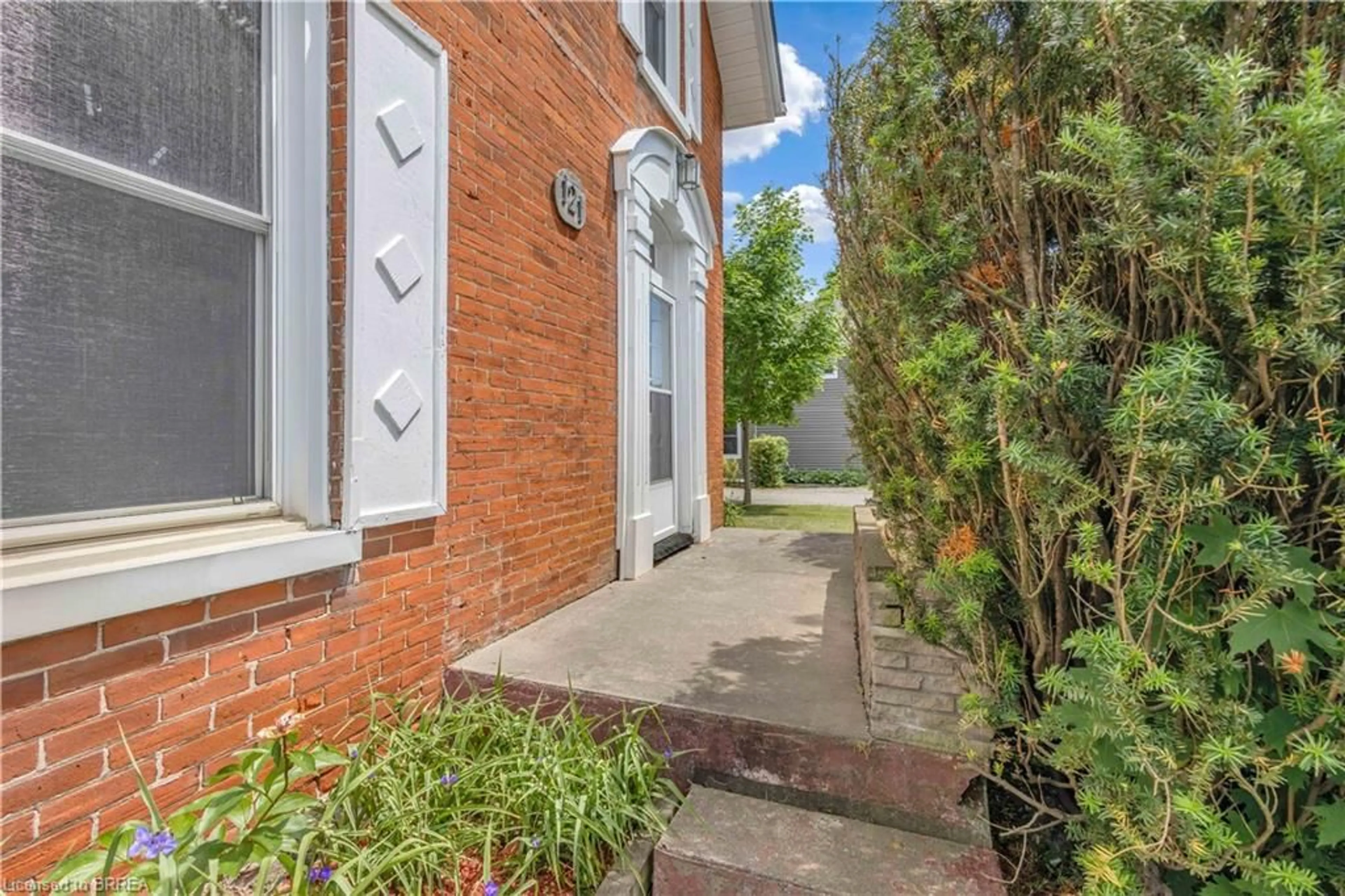 Unknown for 121 Main St, Waterford Ontario N0E 1Y0