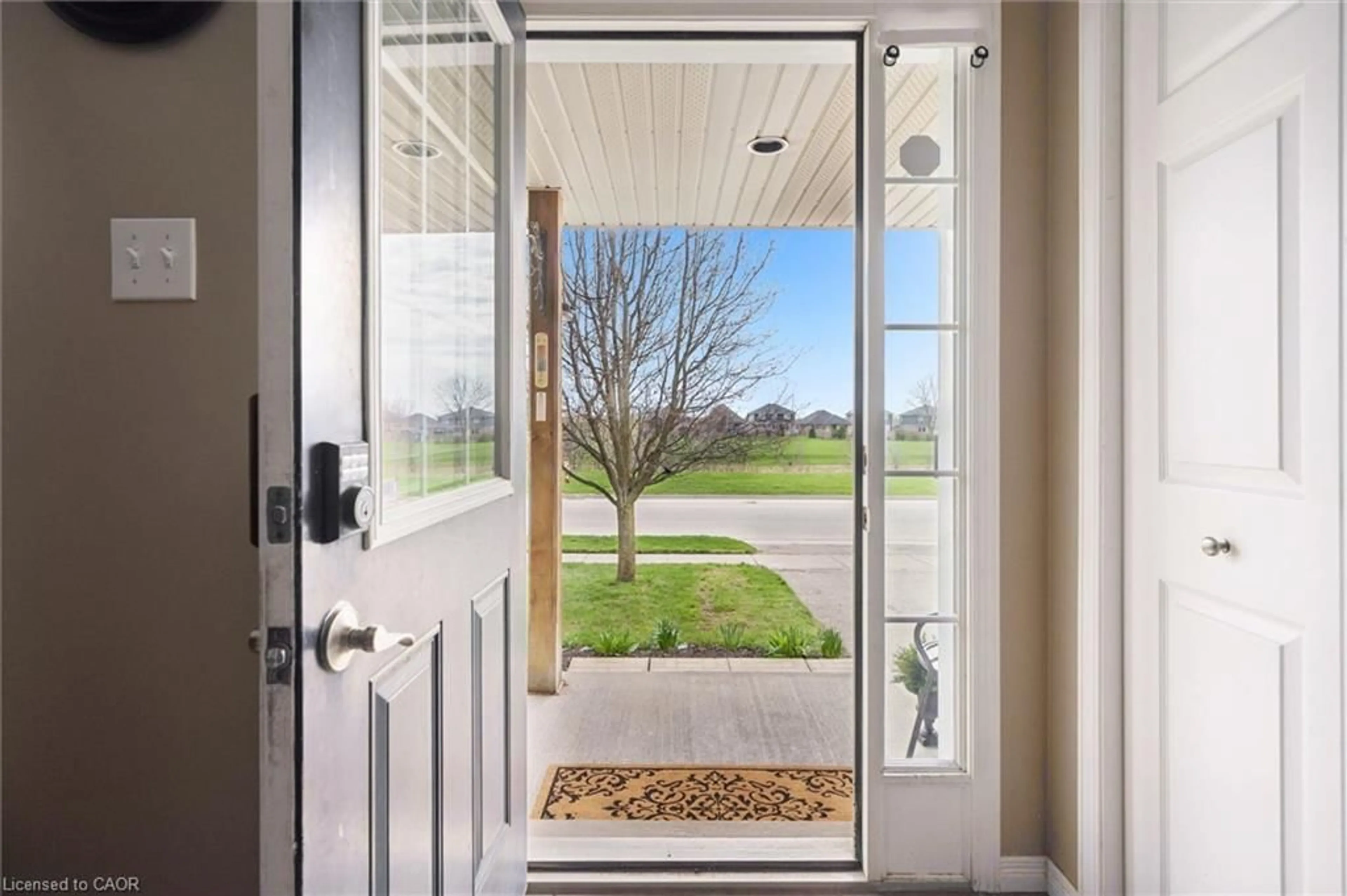 Indoor entryway for 105 Spencer Dr, Elora Ontario N0B 1S0
