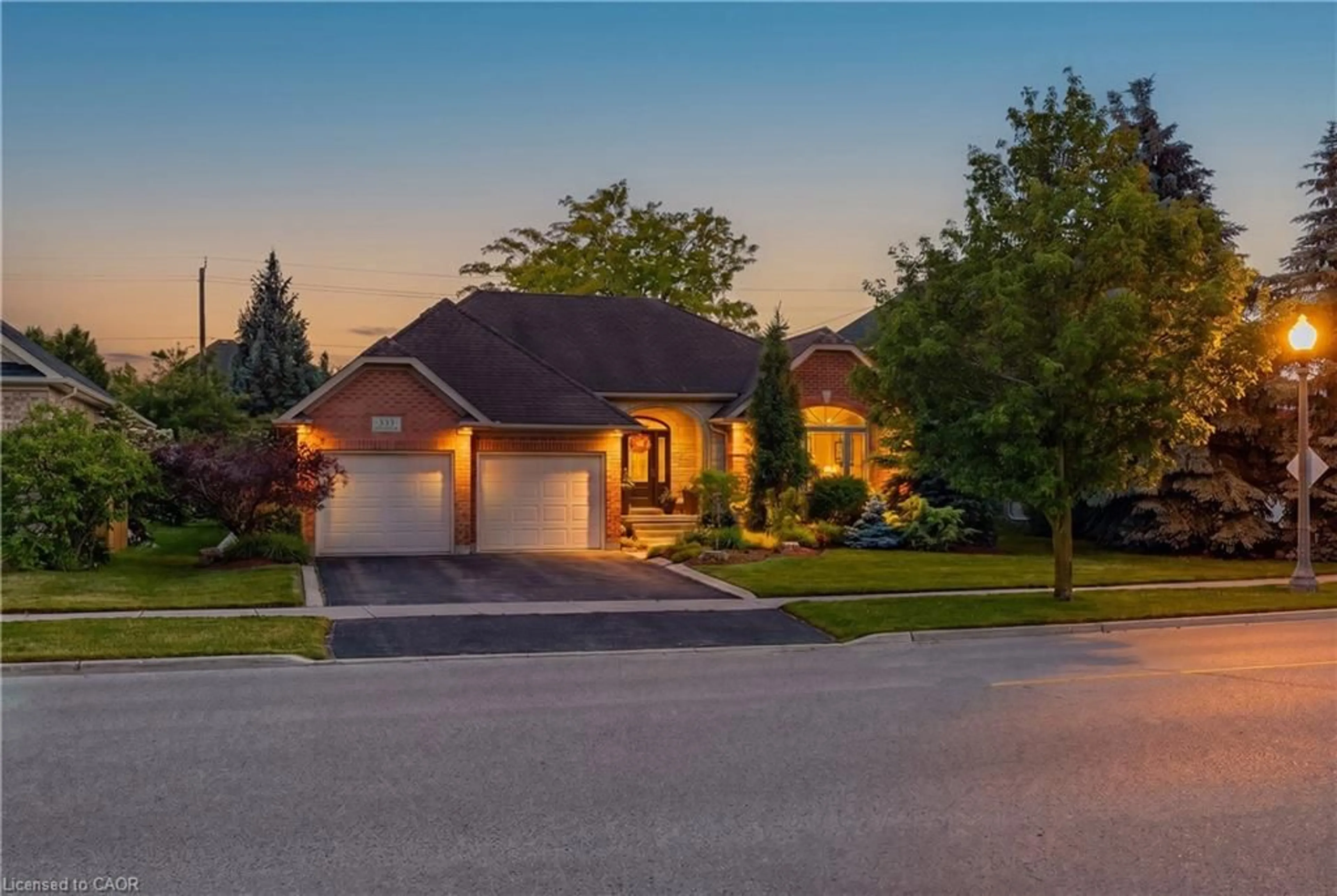 Home with brick exterior material, street for 333 Deer Ridge Dr, Kitchener Ontario N2P 2K6
