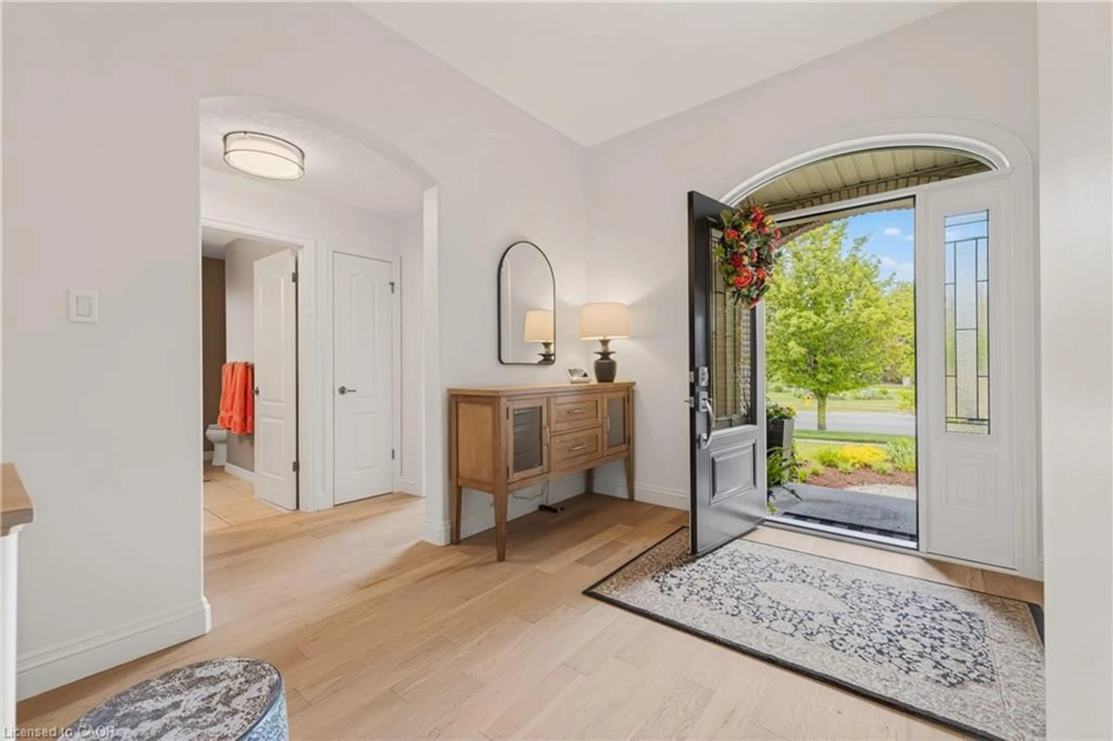 Indoor entryway for 333 Deer Ridge Dr, Kitchener Ontario N2P 2K6