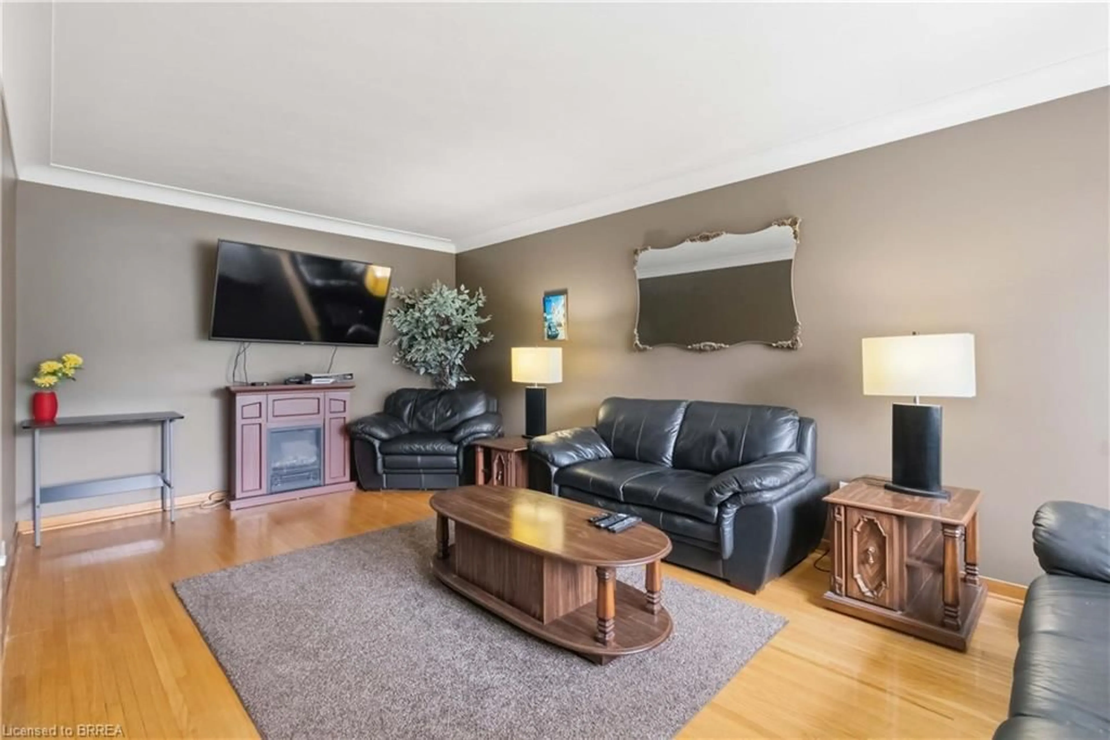 Living room with furniture, unknown for 398 Sheridan St, Brantford Ontario N3S 4S4