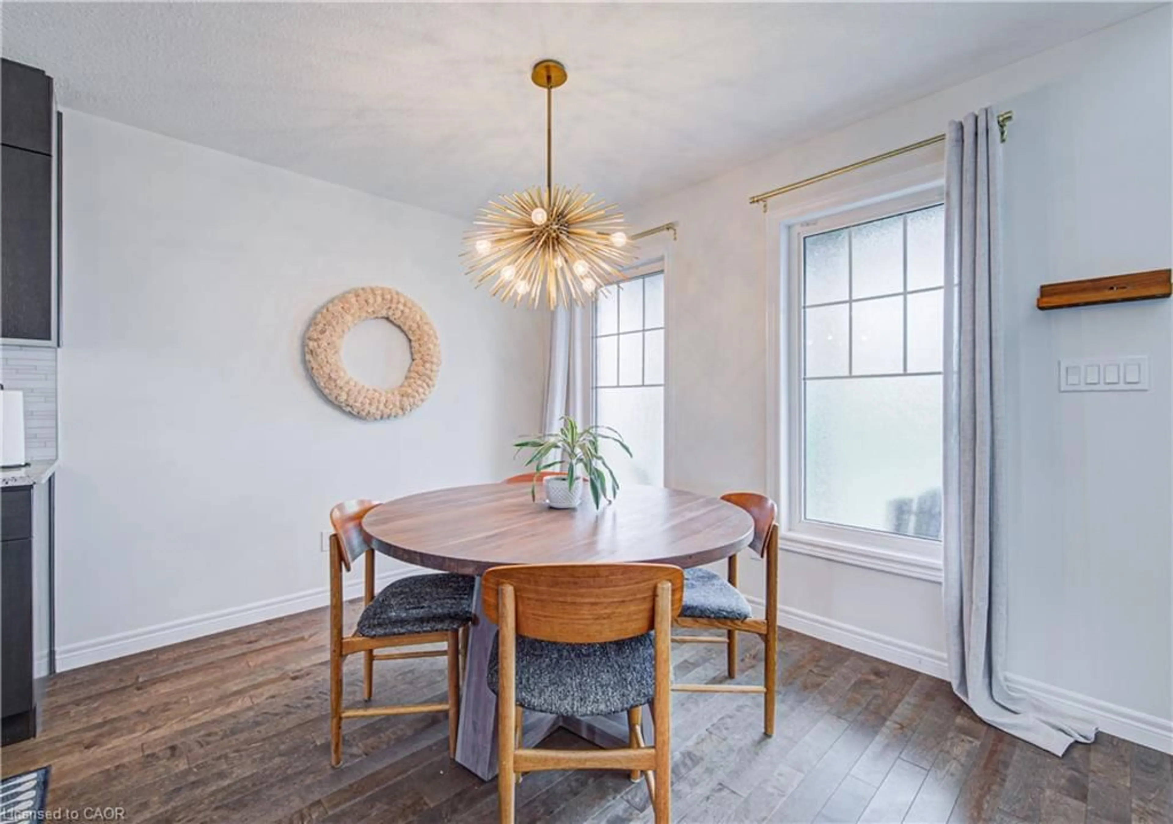 Dining room, wood/laminate floor for 290 William St, Elmira Ontario N3B 0B5
