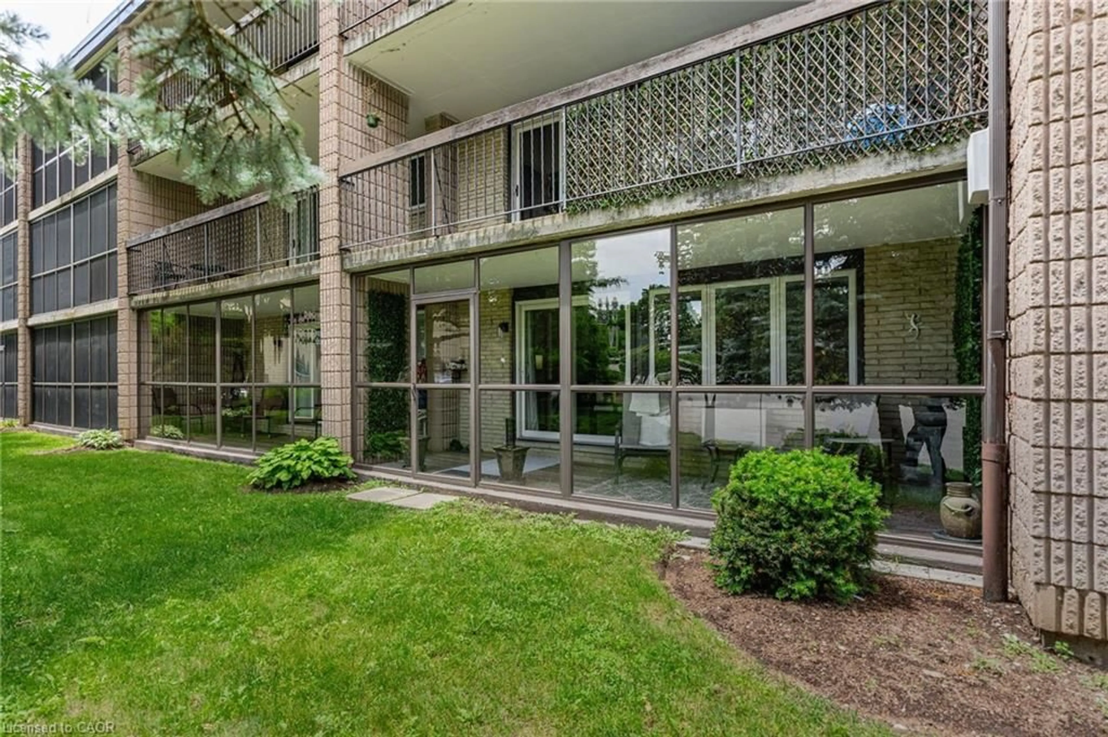 Patio, unknown for 6 Shettleston Dr #102, Cambridge Ontario N3H 5E7