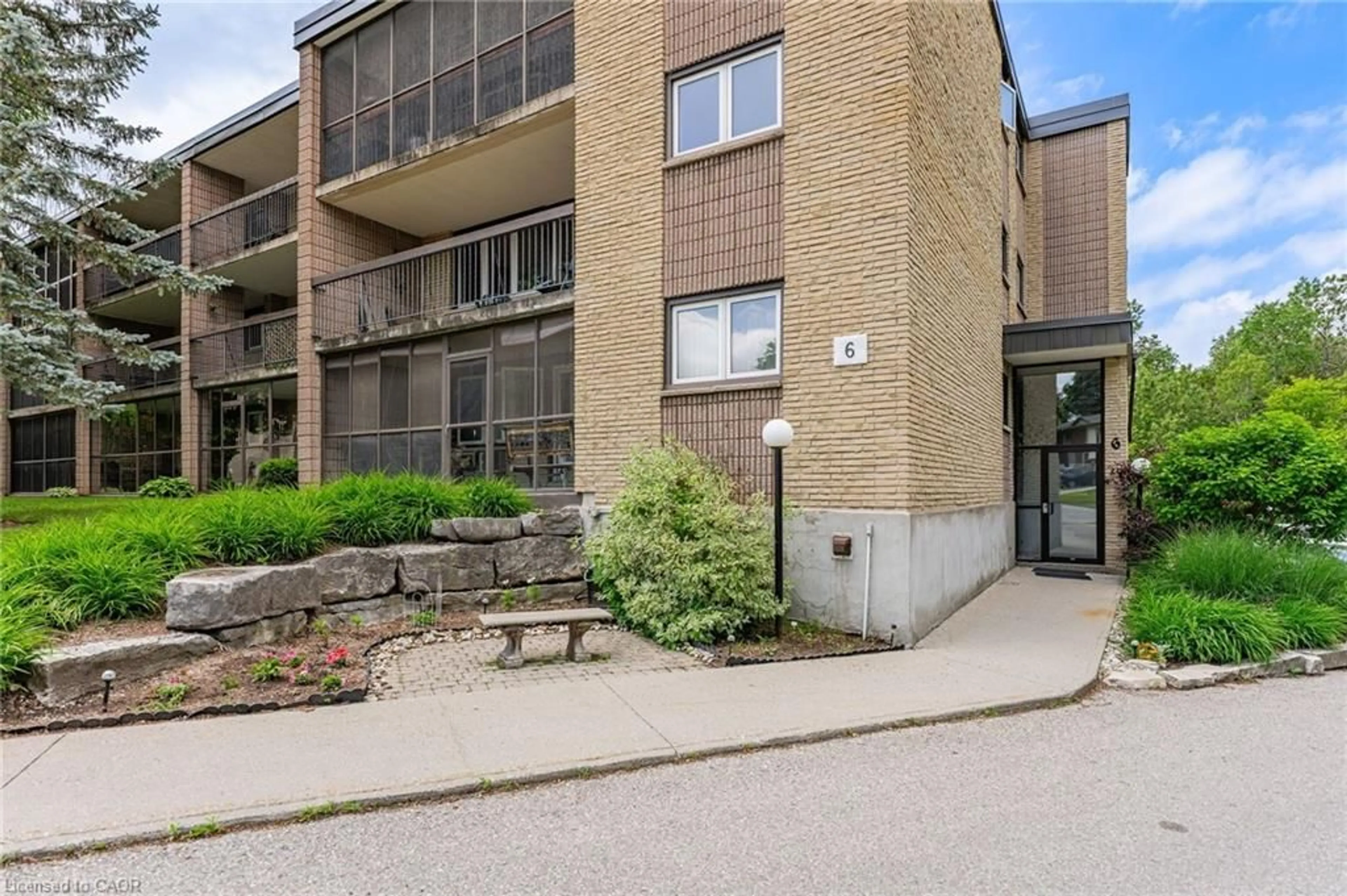 Patio, unknown for 6 Shettleston Dr #102, Cambridge Ontario N3H 5E7
