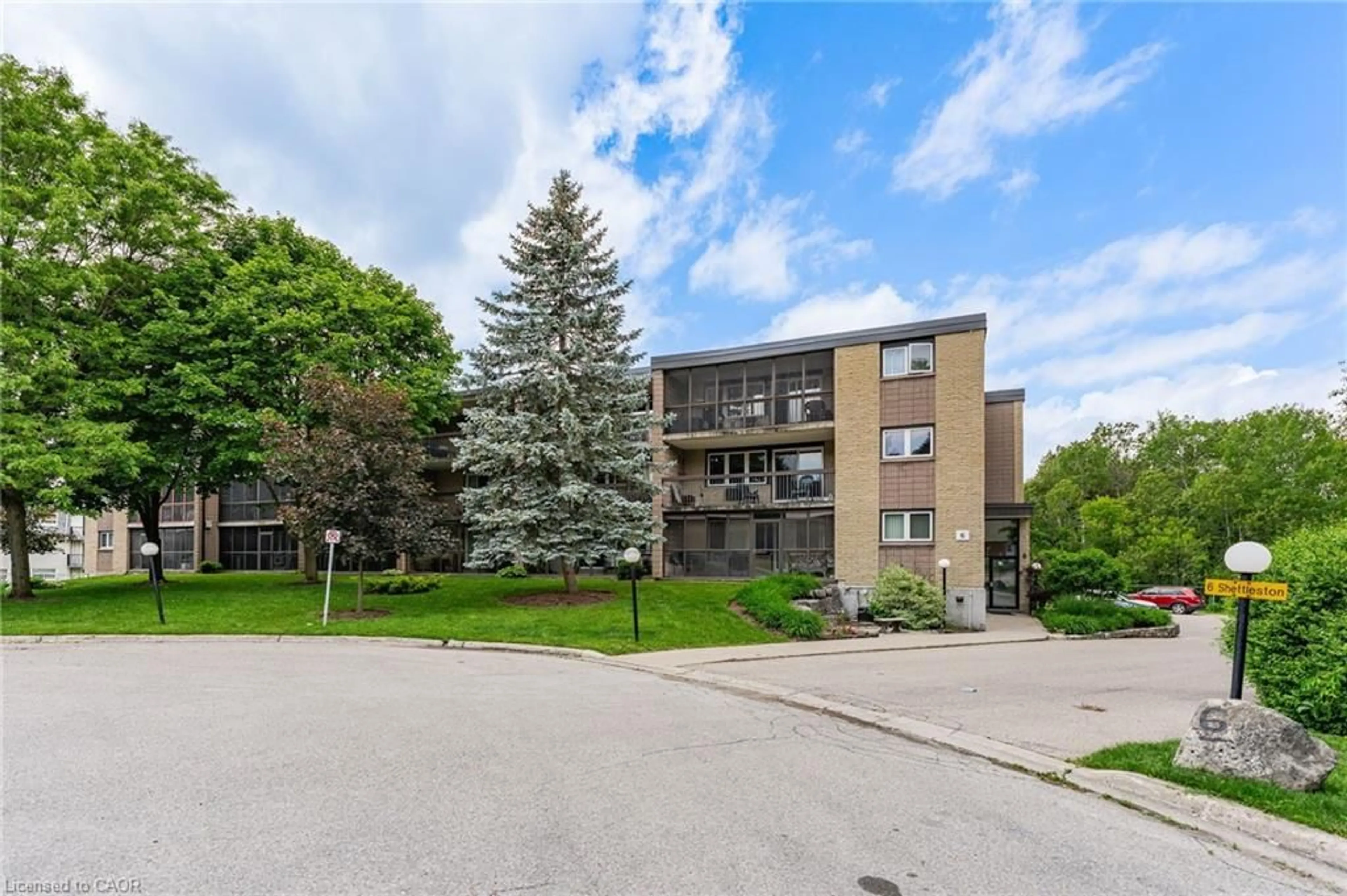 Patio, unknown for 6 Shettleston Dr #102, Cambridge Ontario N3H 5E7
