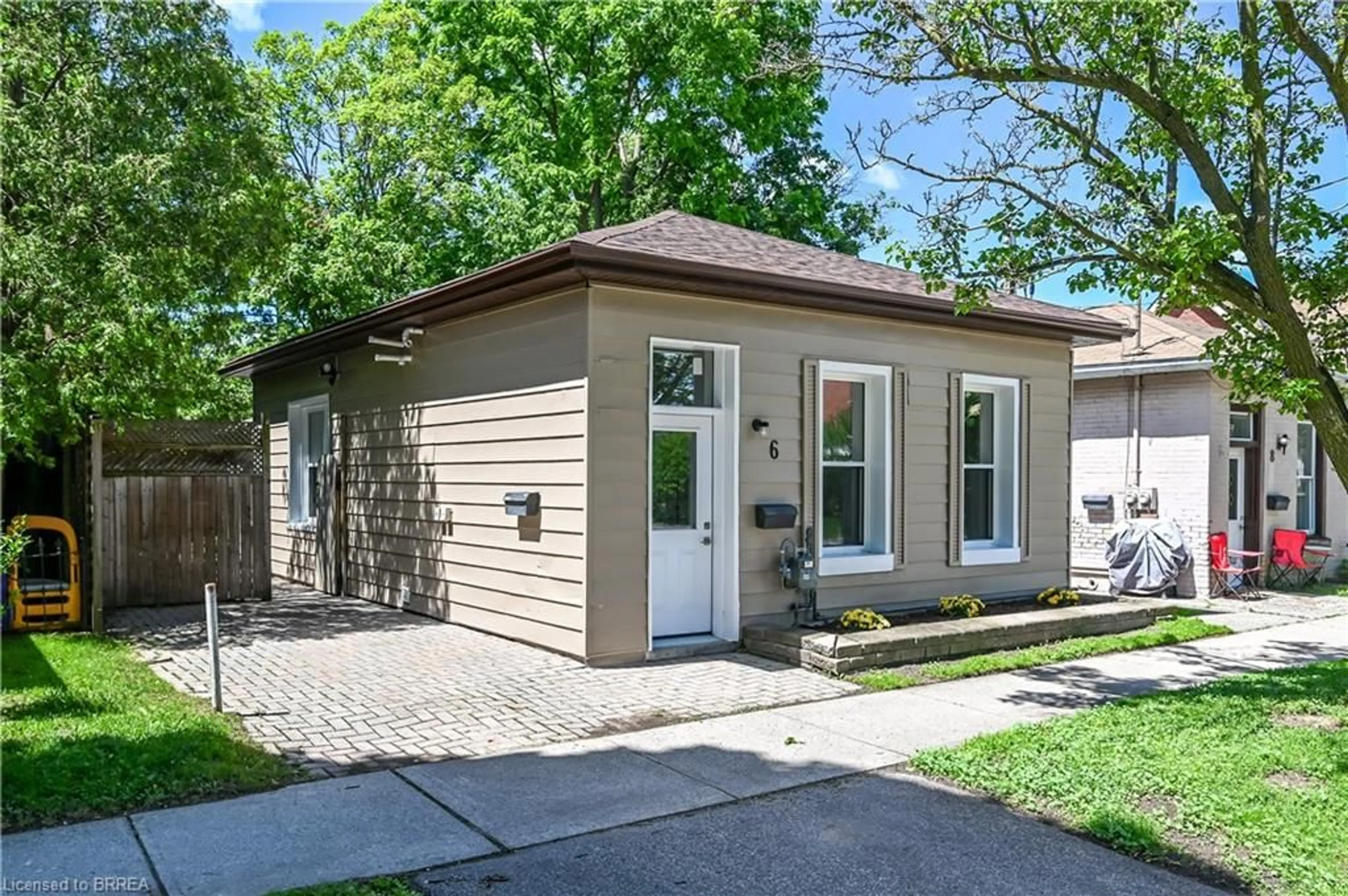 Home with vinyl exterior material, street for 6 Duke St, Brantford Ontario N3T 3T3