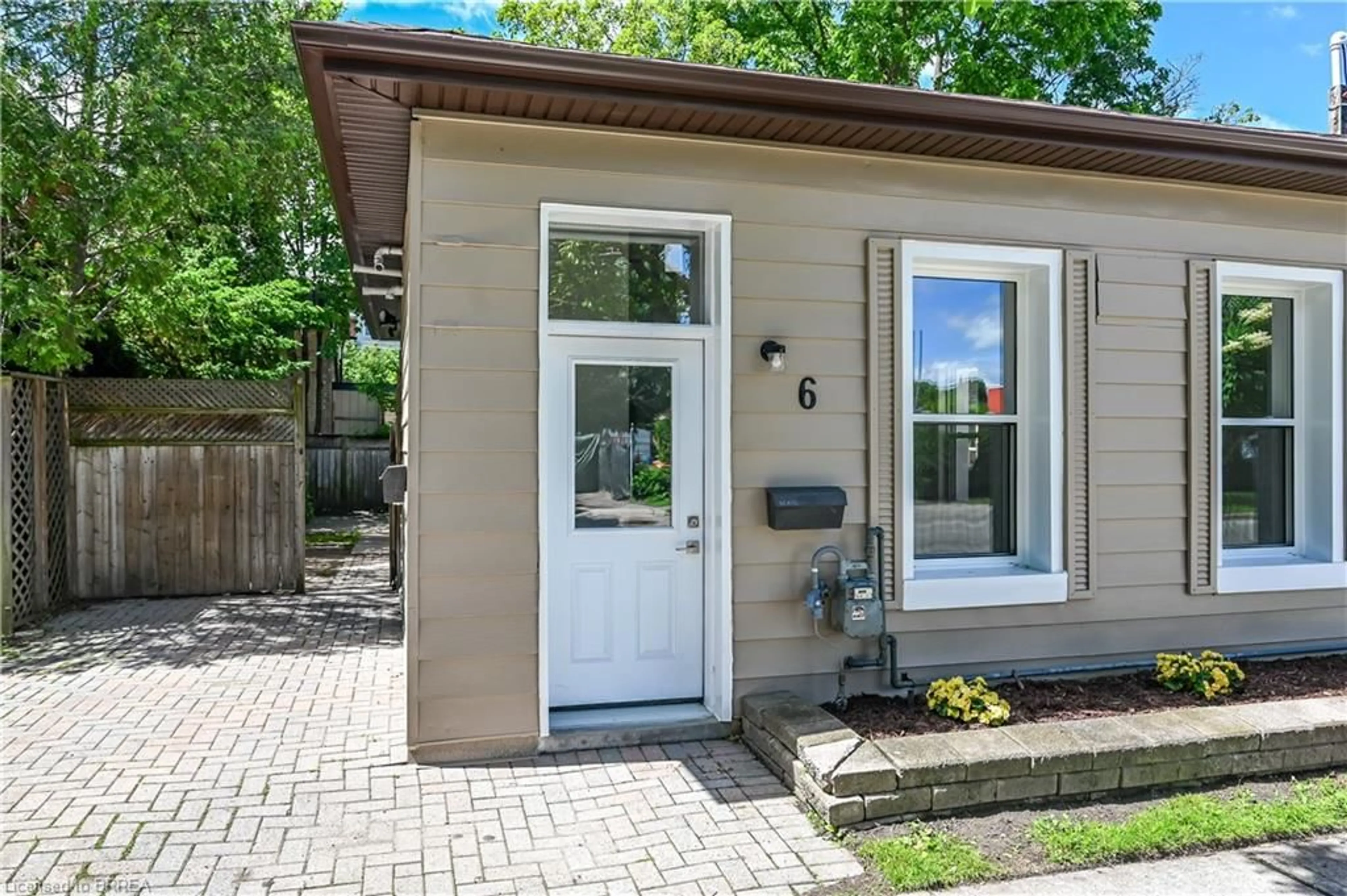 Unknown for 6 Duke St, Brantford Ontario N3T 3T3