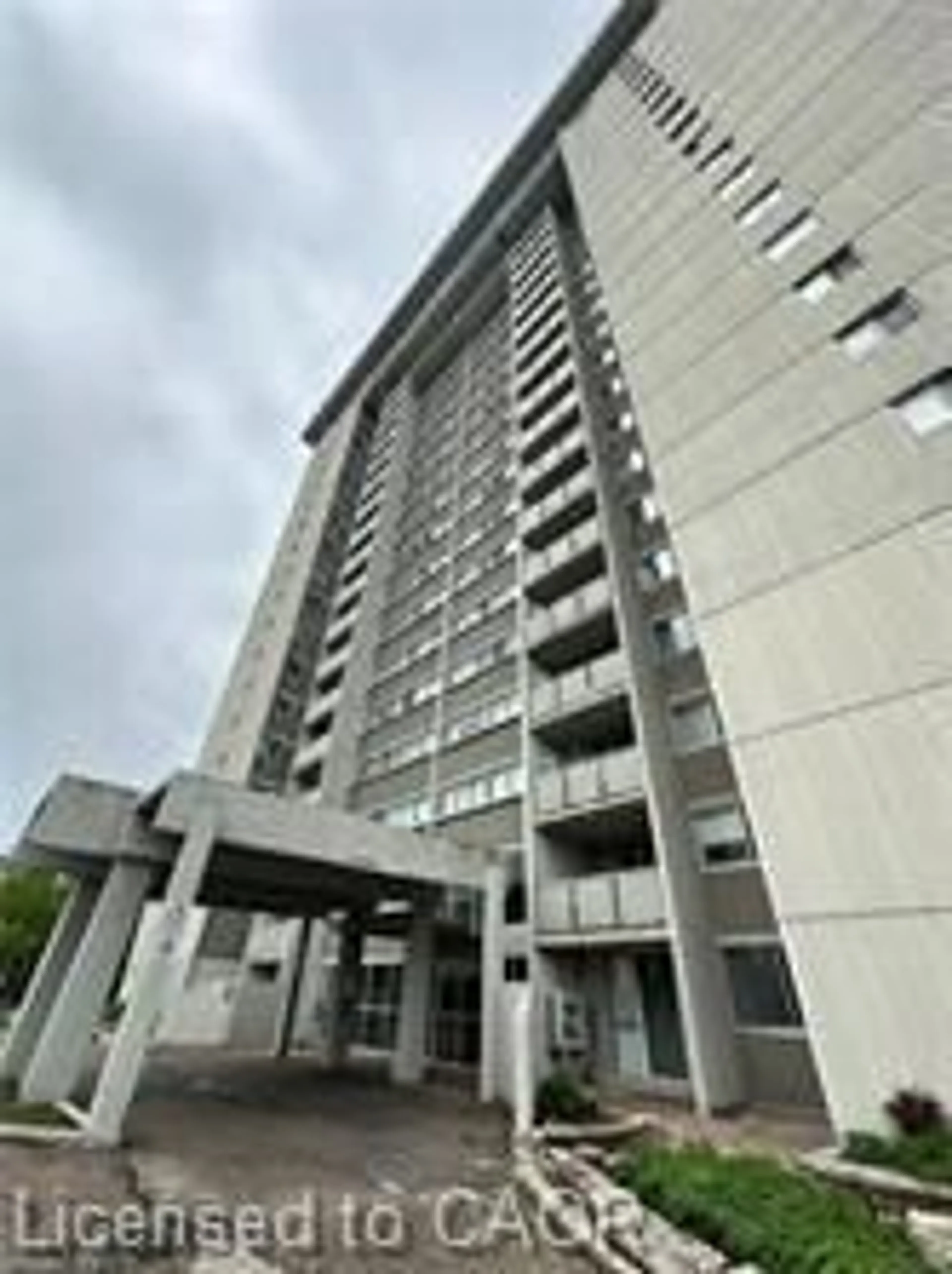 Indoor foyer for 375 King St #1005, Waterloo Ontario N2J 4L6