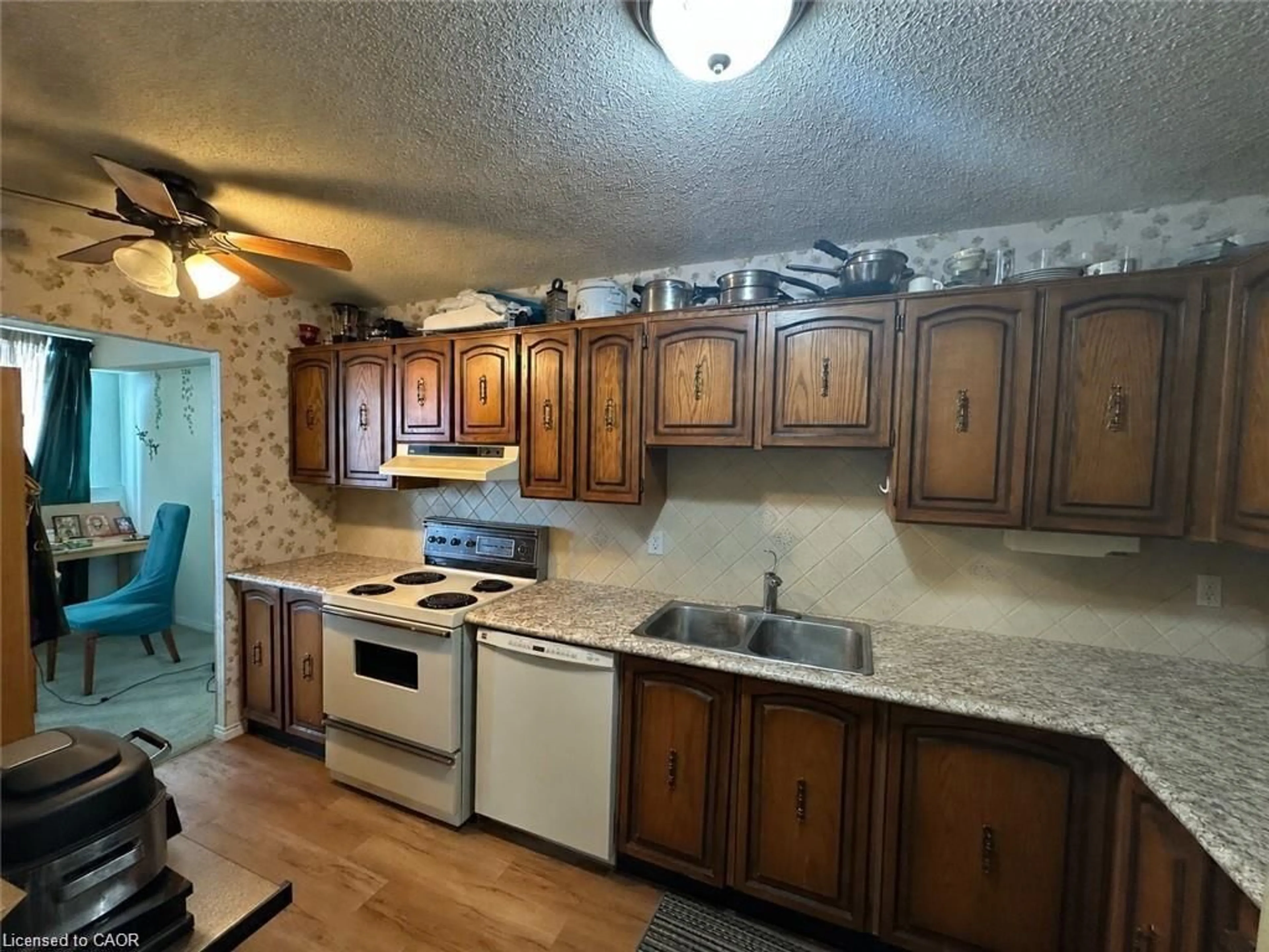 Standard kitchen, unknown for 375 King St #1005, Waterloo Ontario N2J 4L6