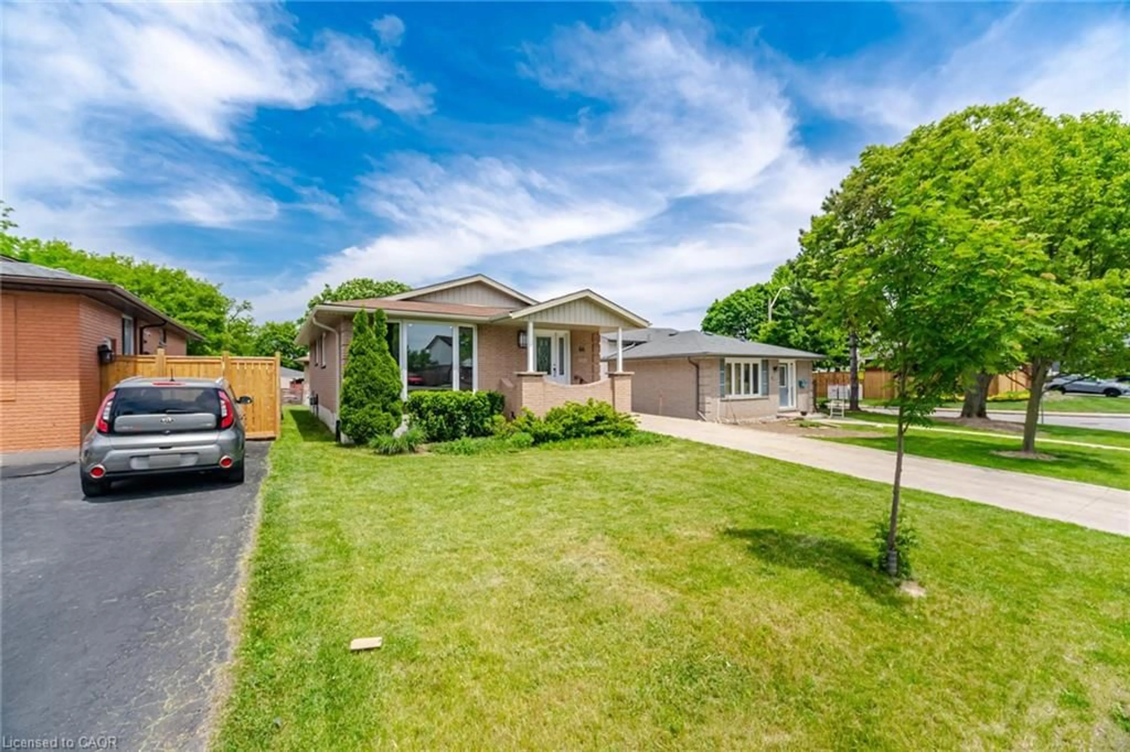 A pic from outside/outdoor area/front of a property/back of a property/a pic from drone, street for 66 Darlington Dr, Hamilton Ontario L9C 2L9