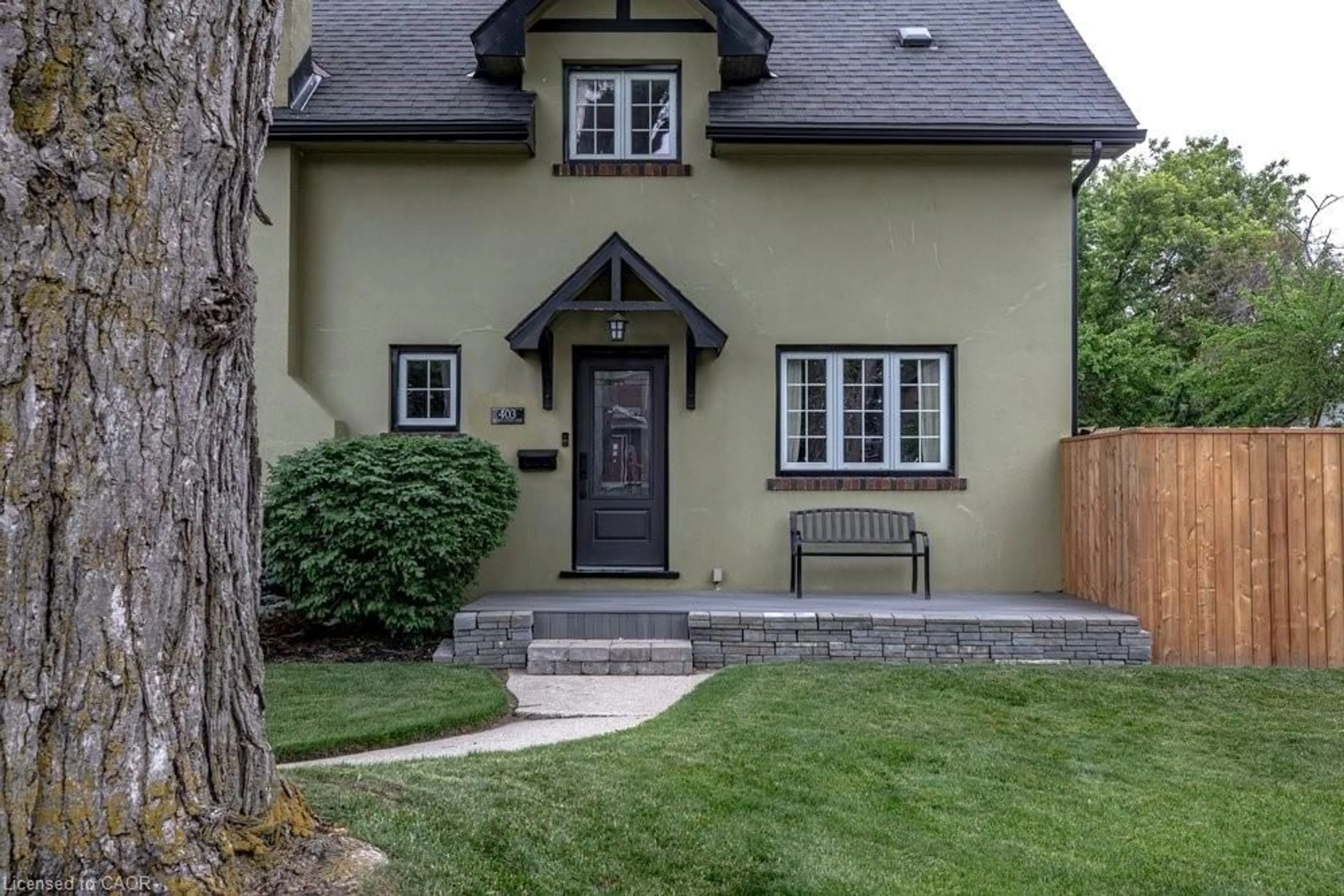 Home with brick exterior material, street for 403 Broad St, Dunnville Ontario N1A 1G6