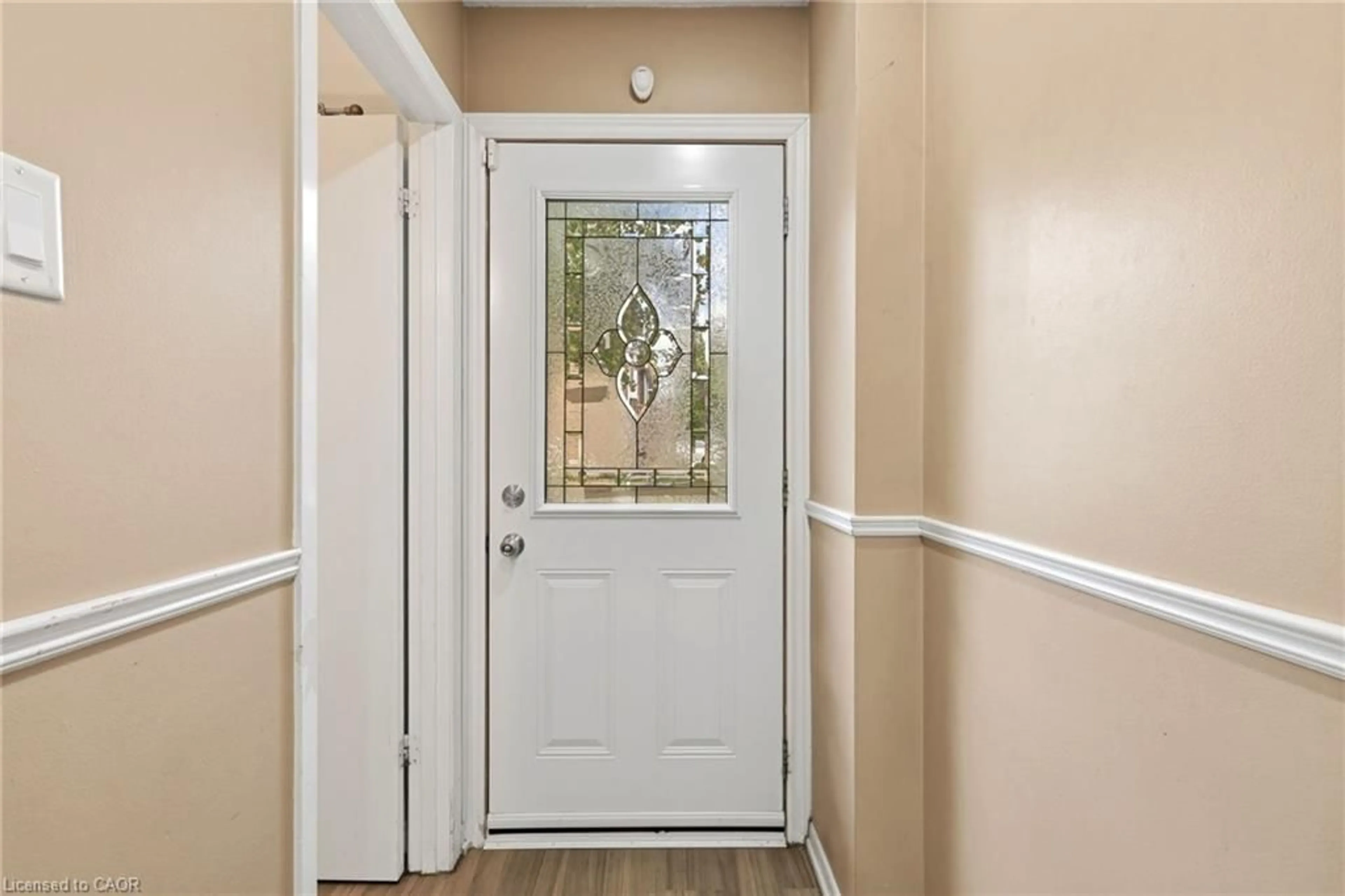 Indoor entryway for 80 Dundalk Dr, Toronto Ontario M1P 4T7