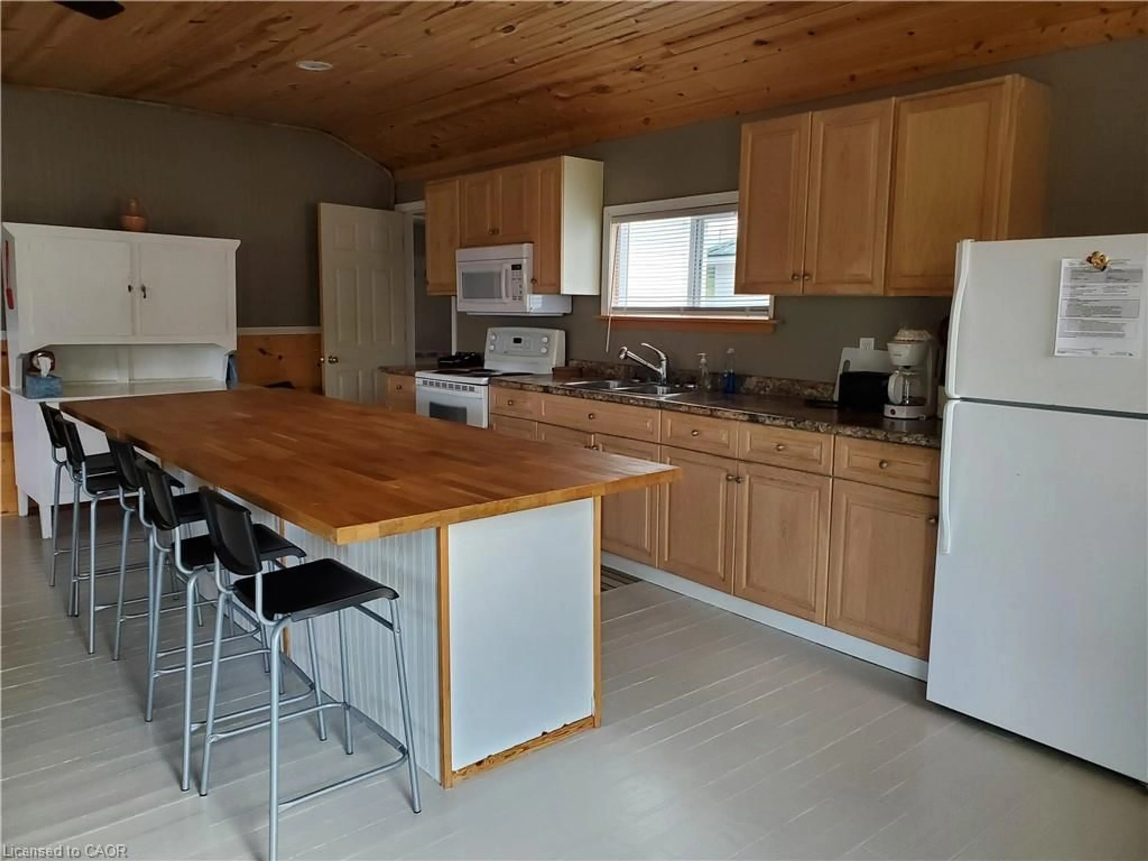 Standard kitchen, wood/laminate floor for 464 Highway 11, Greenstone Ontario P0T 2J0