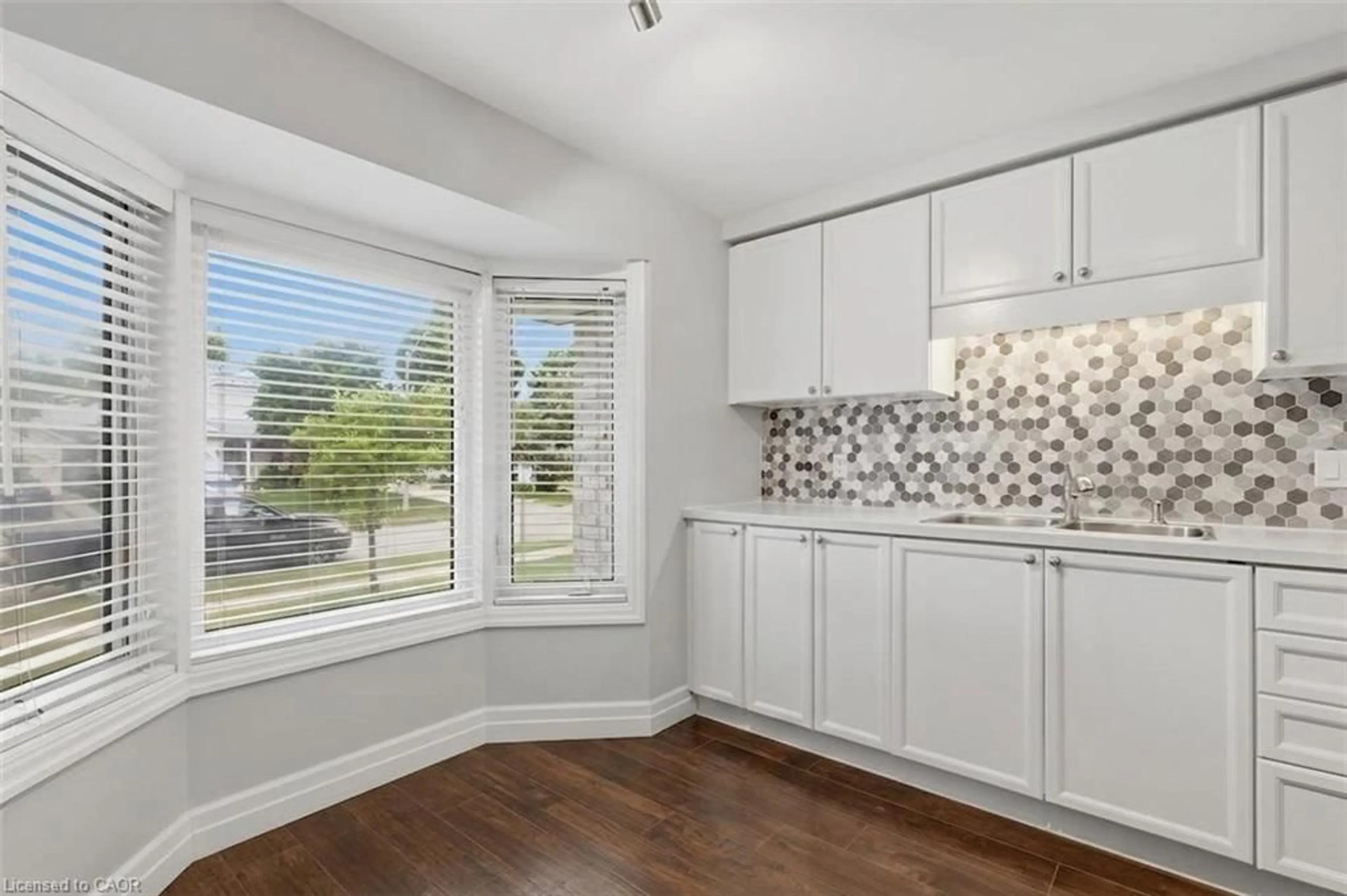Open concept kitchen, unknown for 207 Auburn Dr #B, Waterloo Ontario N2K 3T1