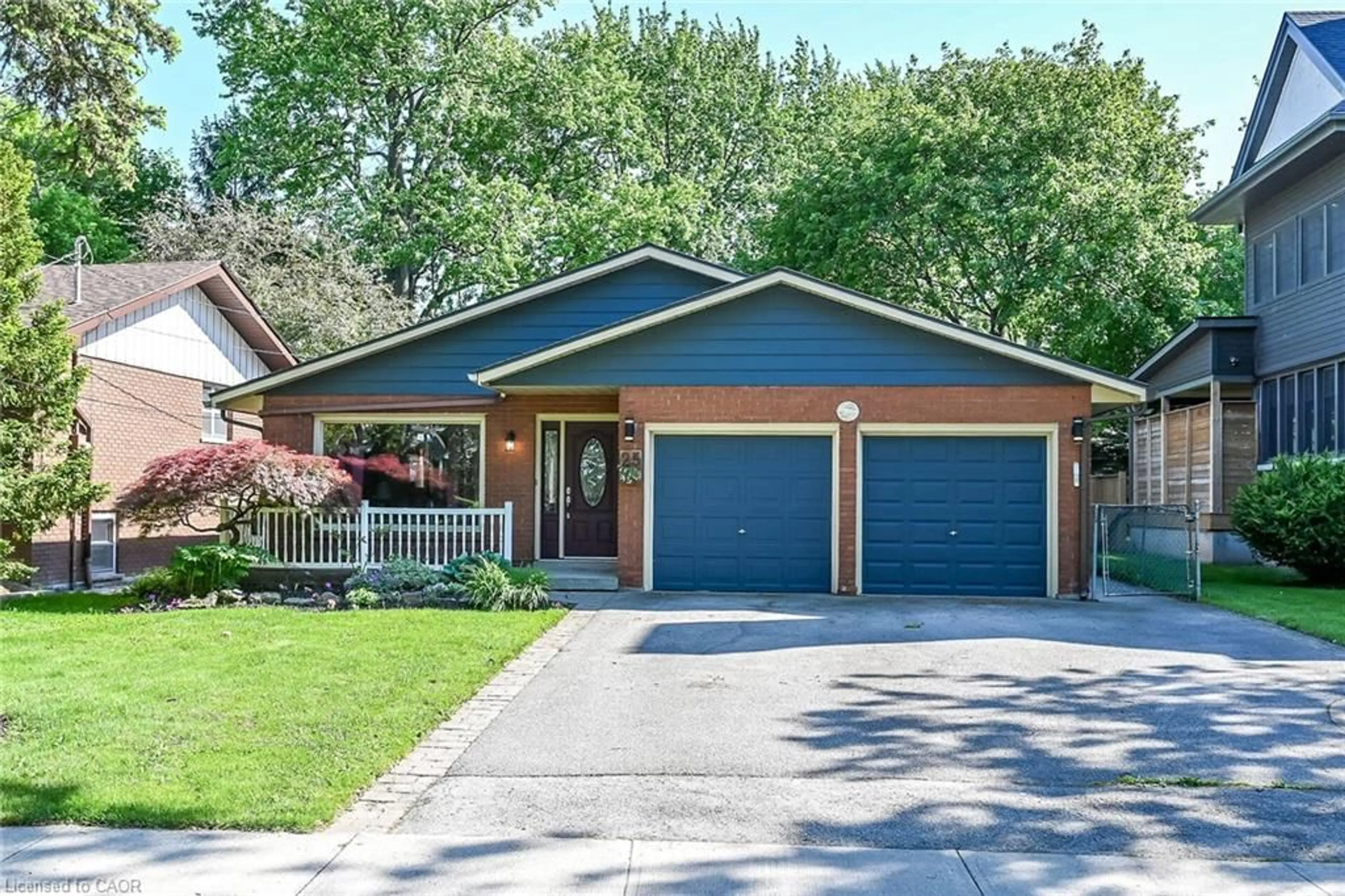 Home with vinyl exterior material, street for 25 Inverness Ave, Hamilton Ontario L9C 1A1