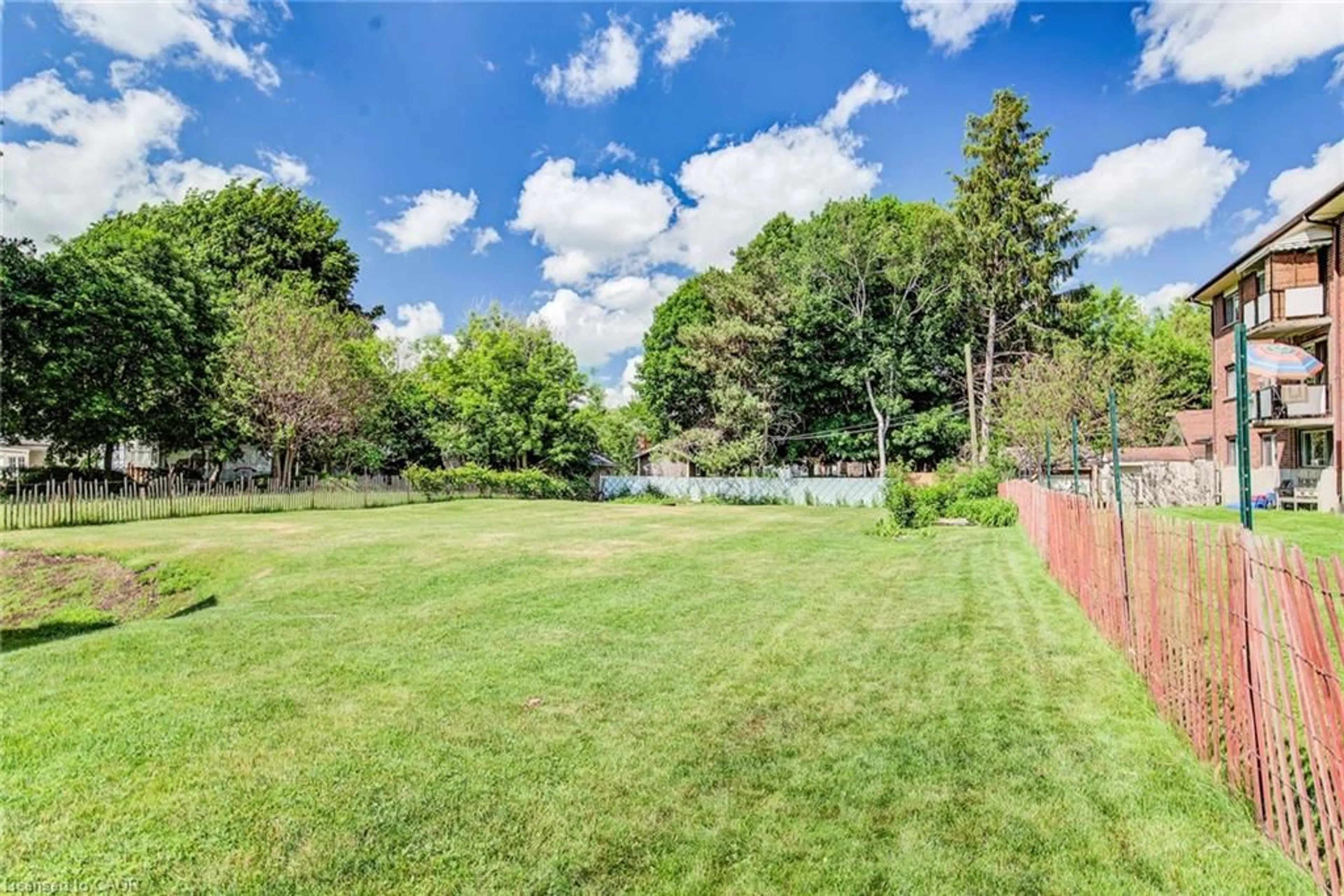 A pic from outside/outdoor area/front of a property/back of a property/a pic from drone, water/lake/river/ocean view for 841 Duke St, Cambridge Ontario N3H 3T8