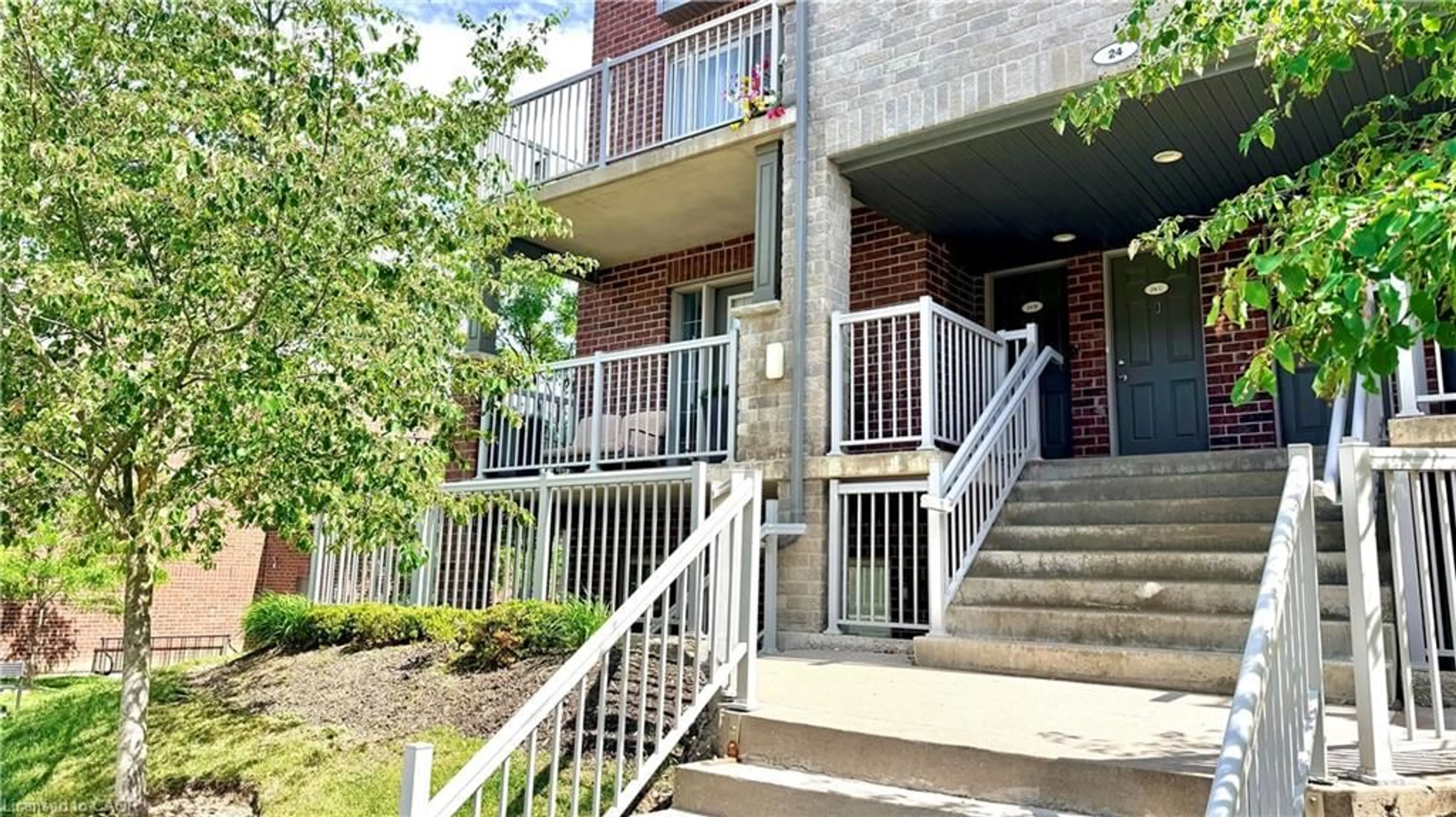 Patio, building for 24 Sienna St #A, Kitchener Ontario N2R 0H6