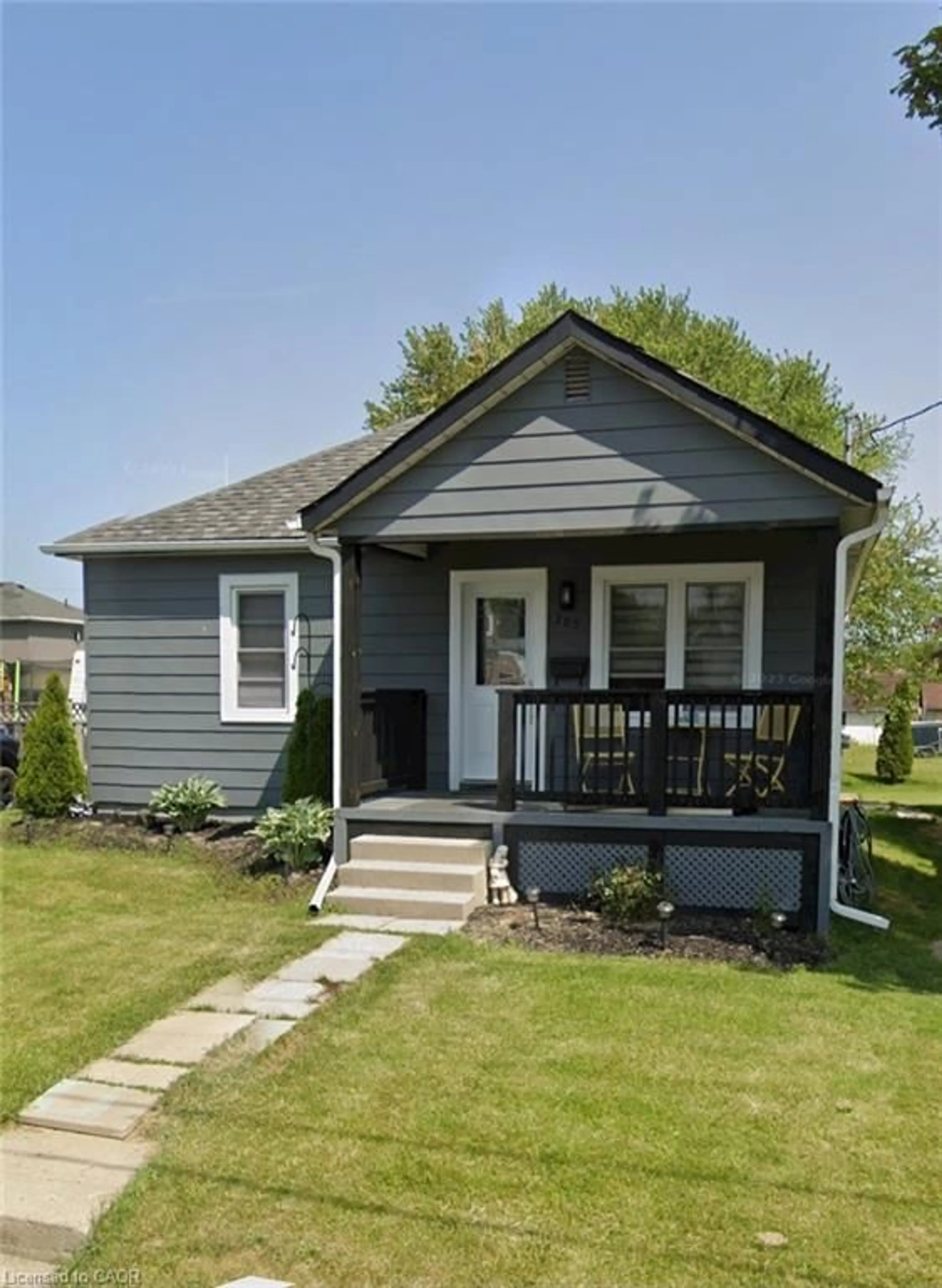 Home with vinyl exterior material, street for 205 Stanley St, Simcoe Ontario N3Y 1M9