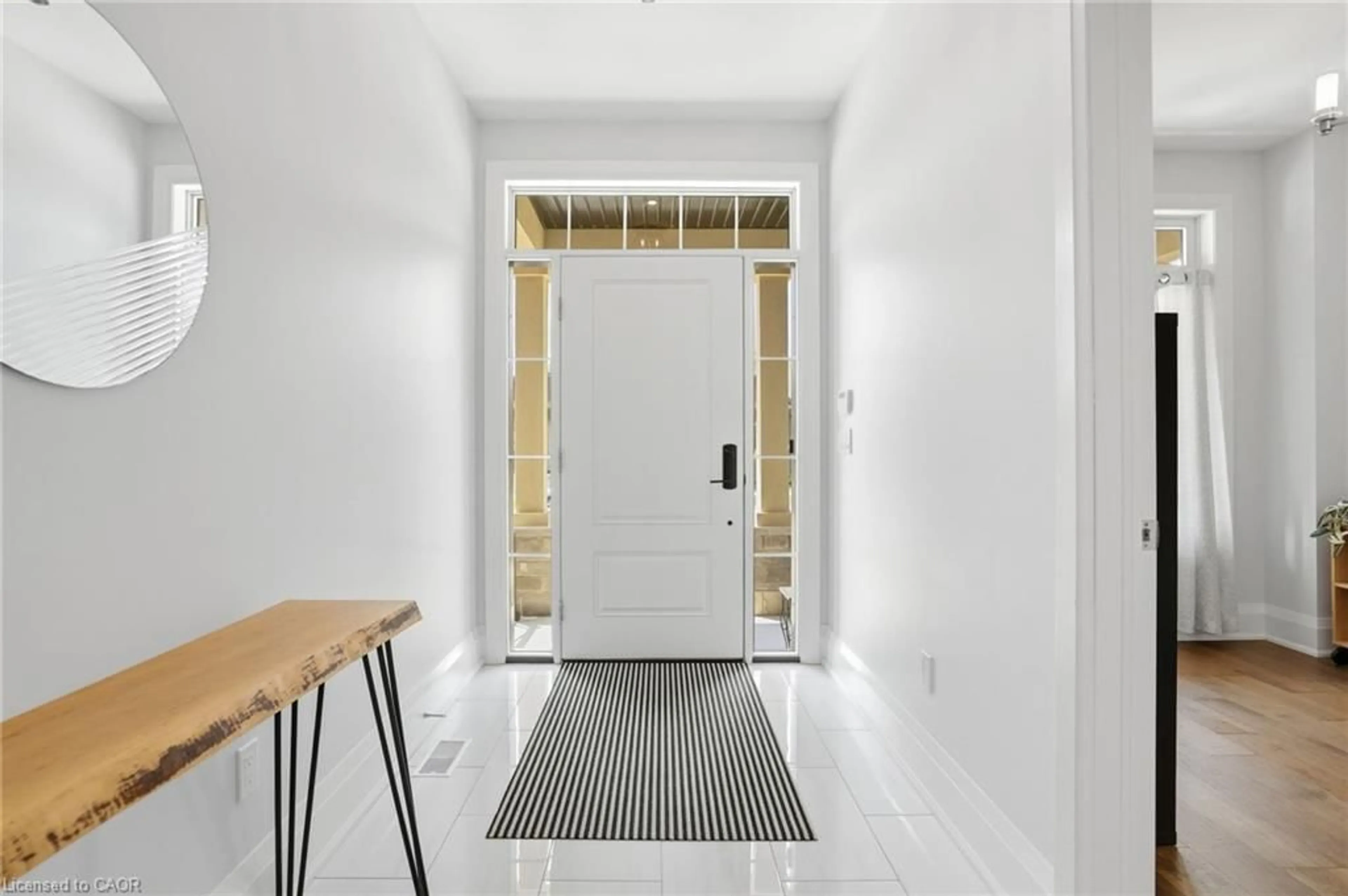 Indoor entryway for 59 Swan Ave, Fonthill Ontario L3E 0B1