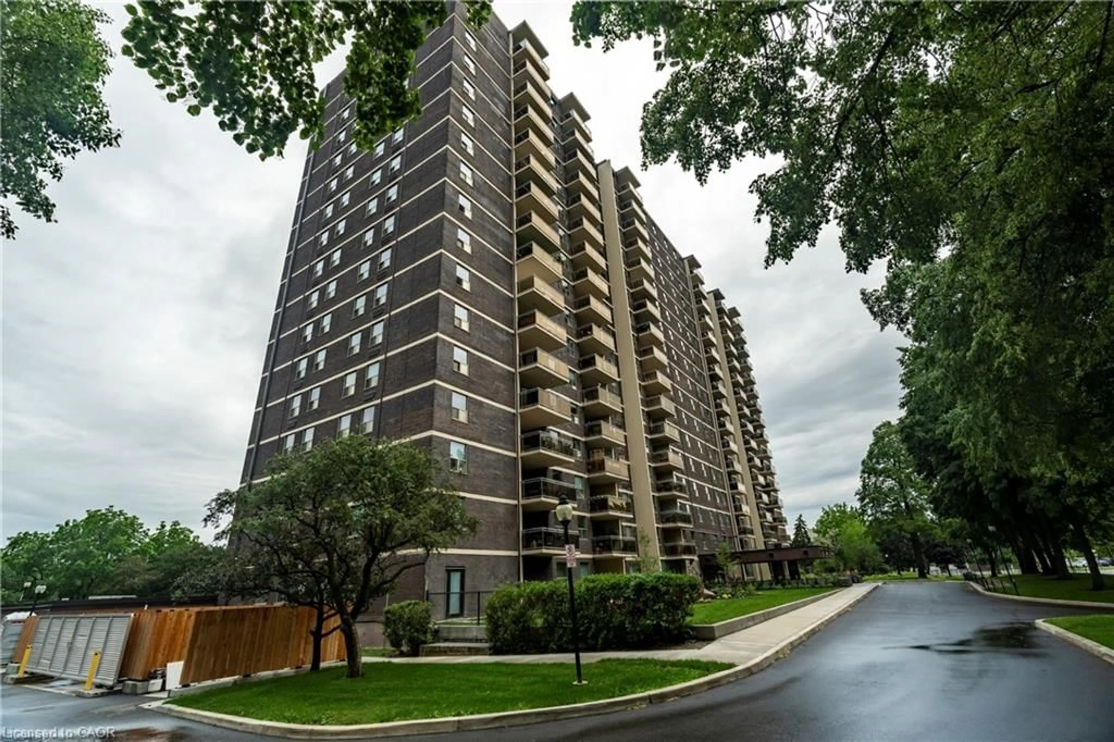 Unknown for 966 Inverhouse Dr #802, Mississauga Ontario L5J 4B6