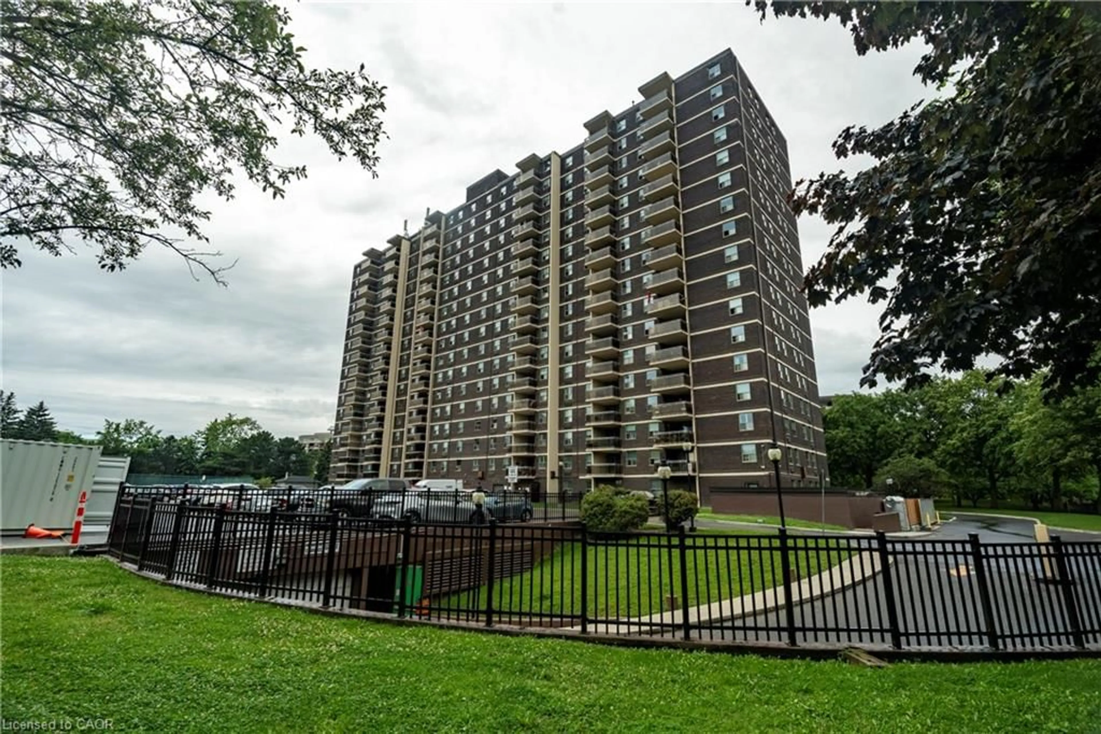 Unknown for 966 Inverhouse Dr #802, Mississauga Ontario L5J 4B6