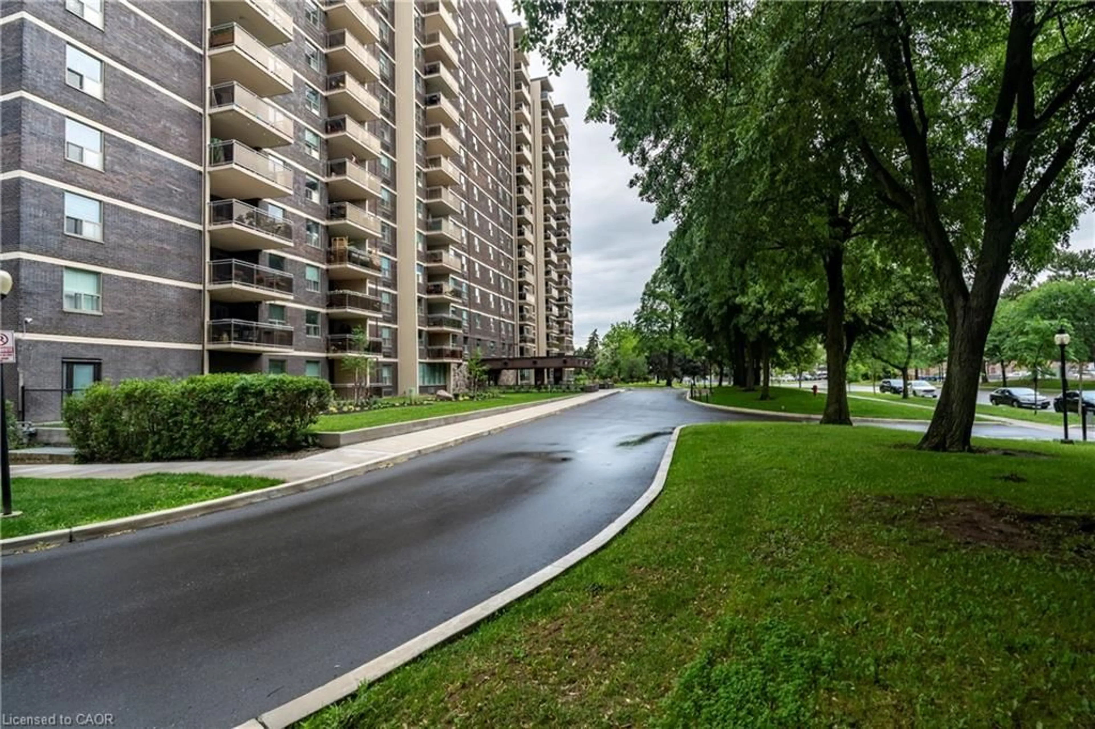 Unknown for 966 Inverhouse Dr #802, Mississauga Ontario L5J 4B6