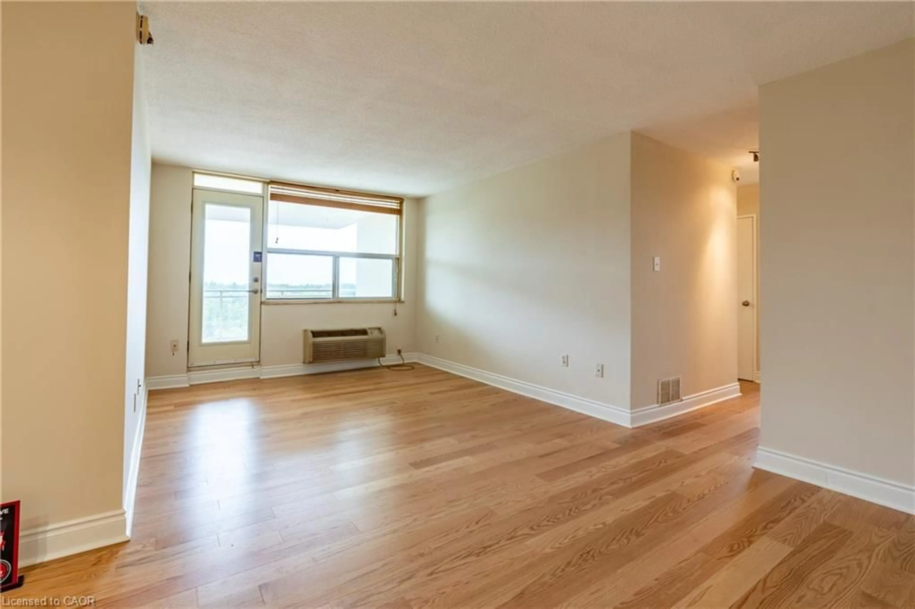 A pic of a room for 966 Inverhouse Dr #802, Mississauga Ontario L5J 4B6