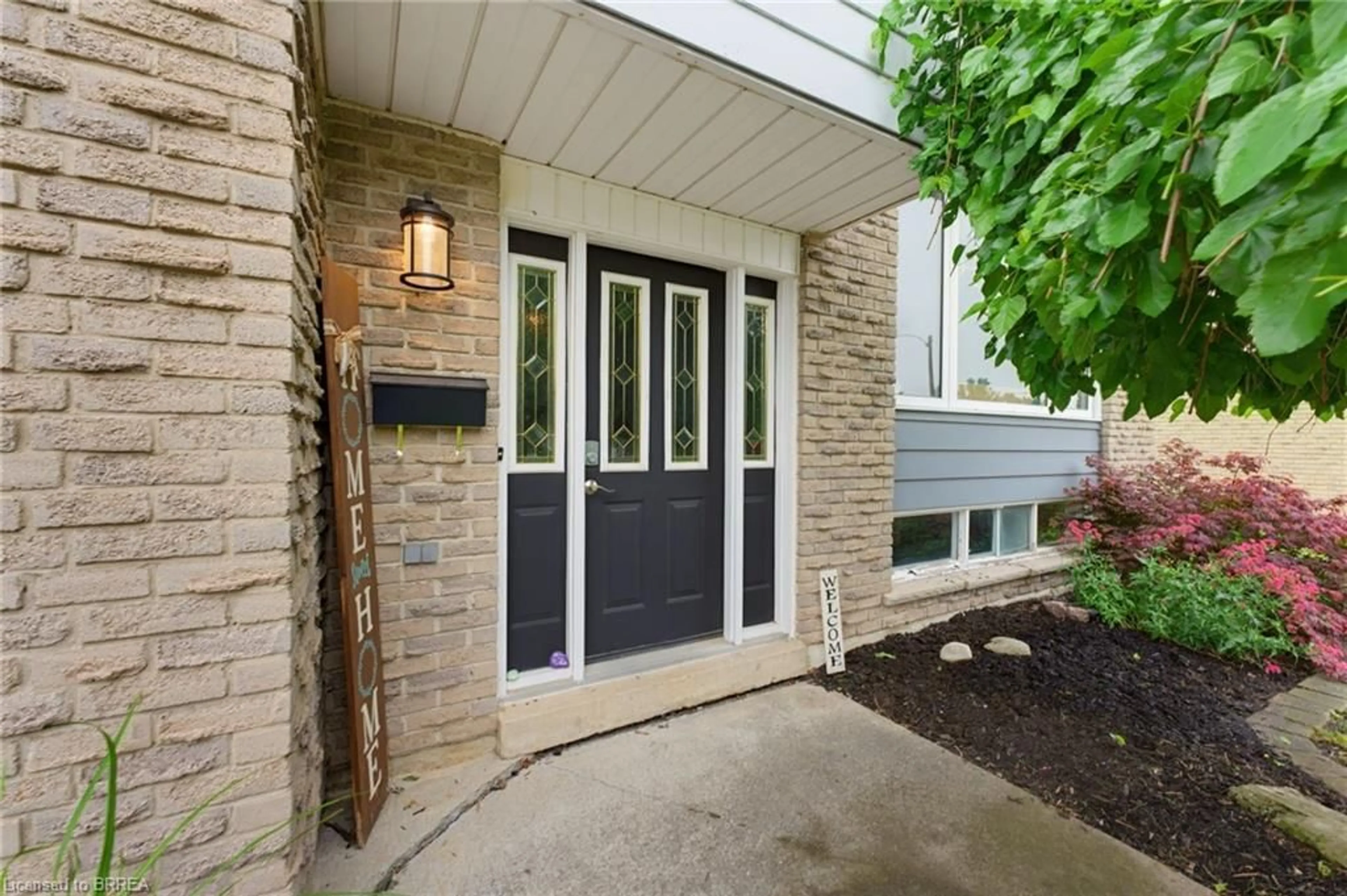 Indoor entryway for 9 Larkspur Lane, Paris Ontario N3L 3P2