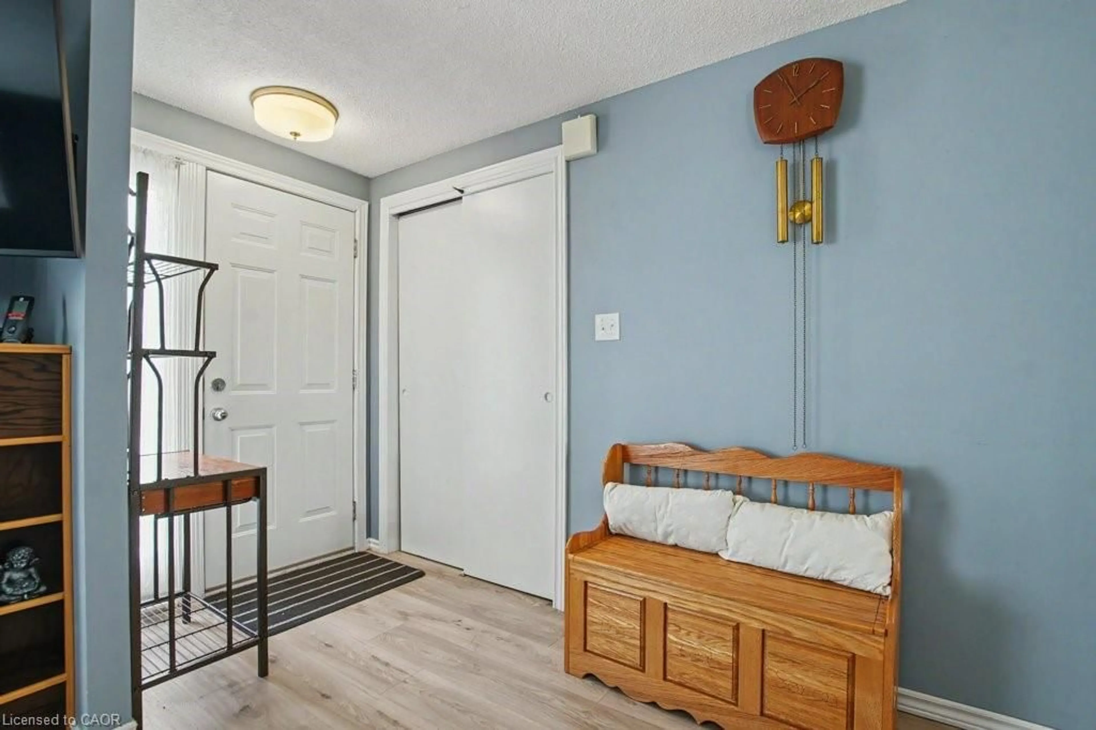 Indoor entryway for 51 Schade St, Monkton Ontario N0K 1P0