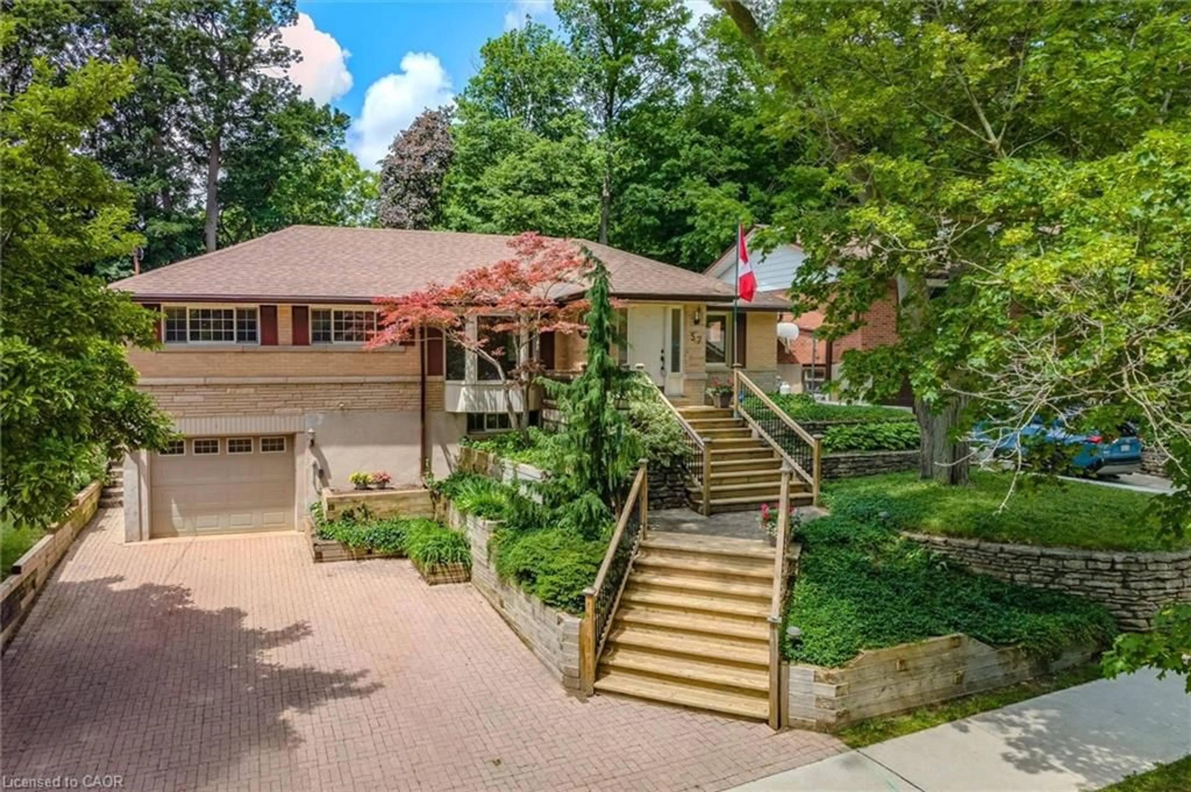 A pic from outside/outdoor area/front of a property/back of a property/a pic from drone, street for 57 Maplewood Pl, Kitchener Ontario N2H 4L4