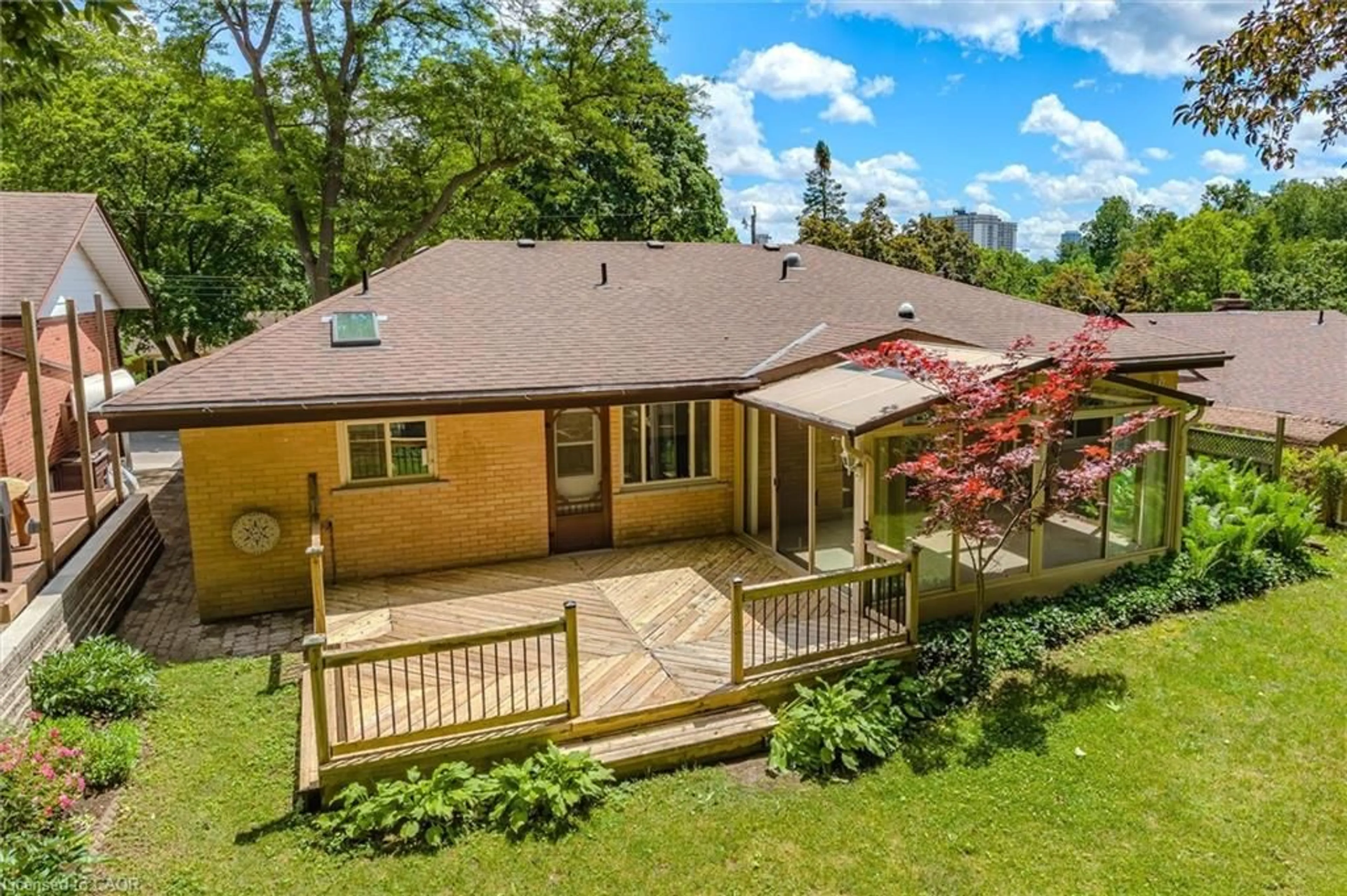 A pic from outside/outdoor area/front of a property/back of a property/a pic from drone, unknown for 57 Maplewood Pl, Kitchener Ontario N2H 4L4