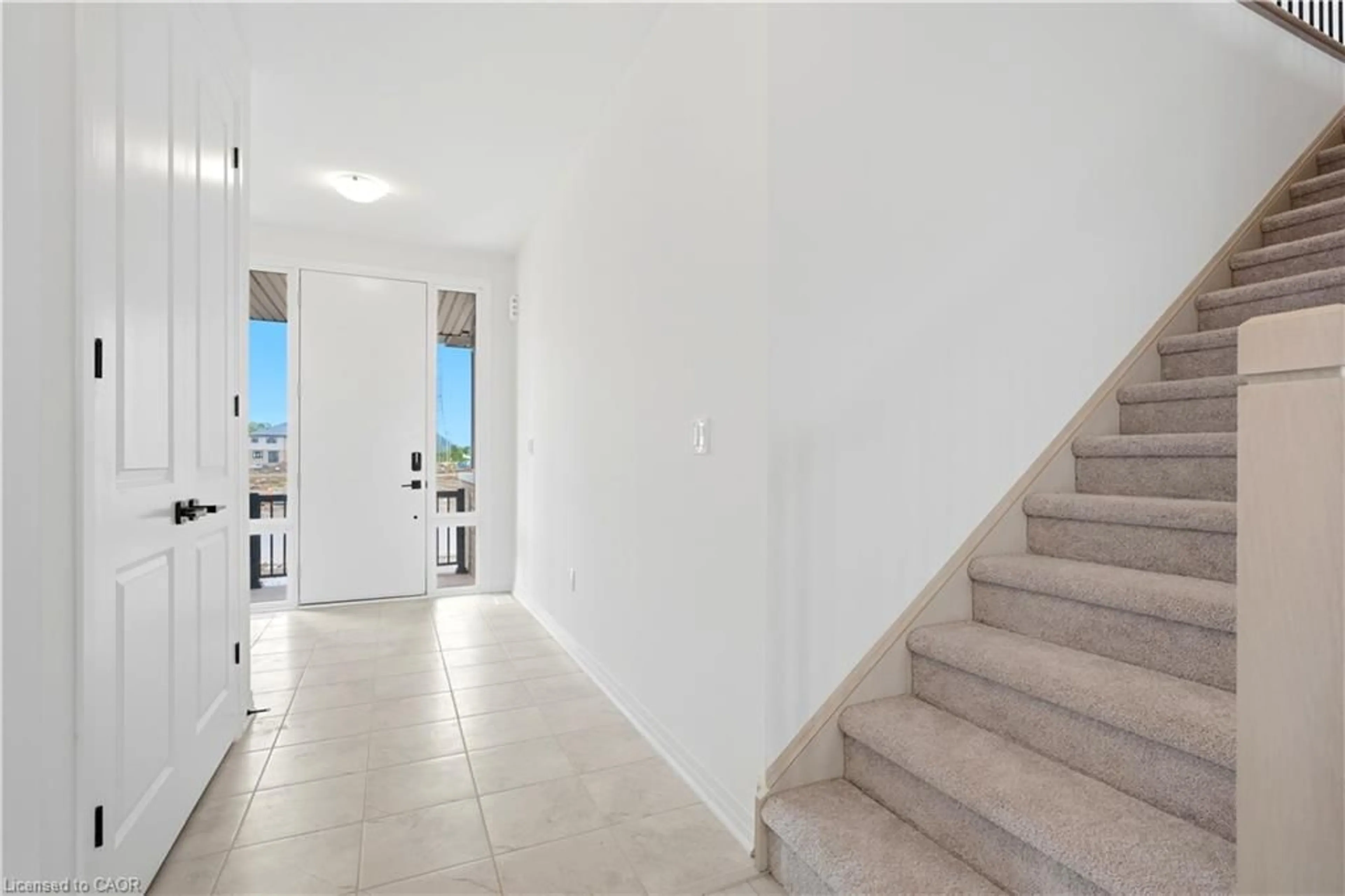 Indoor foyer for 14 Hepburn Pl, Stratford Ontario N5A 0M3