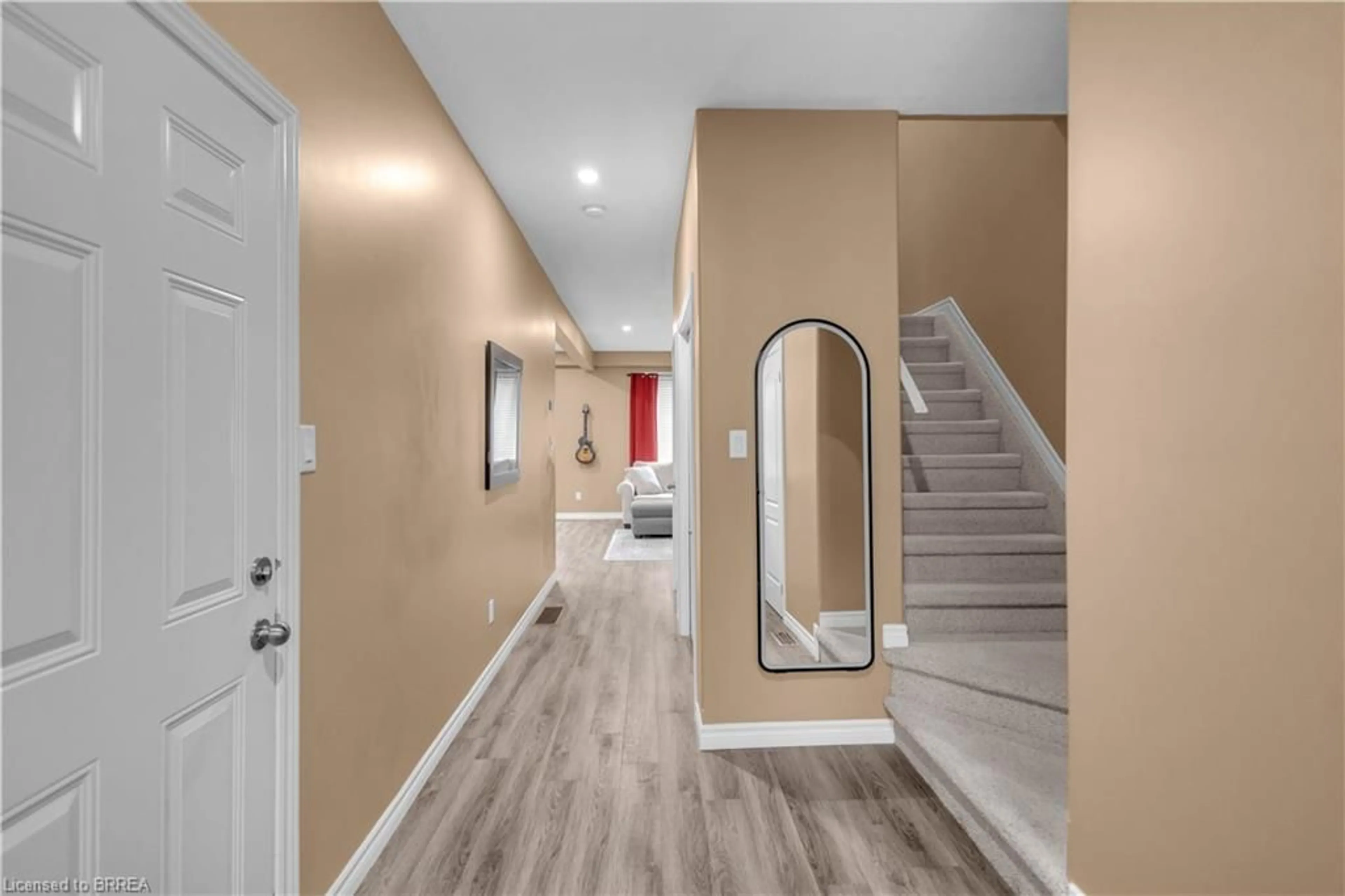 Indoor entryway for 12 Brantwood Park Rd #C2, Brantford Ontario N3P 1G2